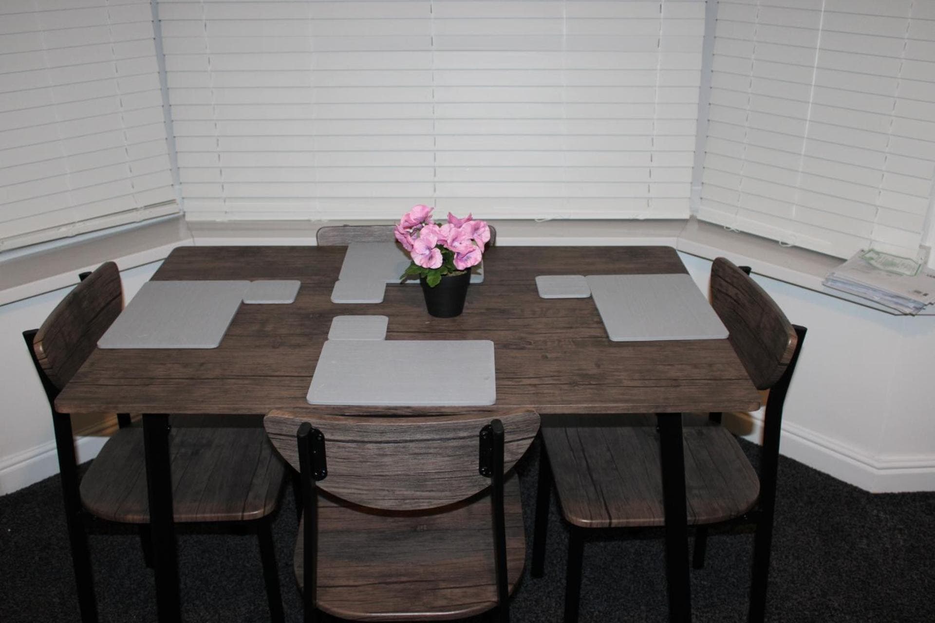 Awesome Coventry Home for Business Contractors and Suitable for families with Free Parking 14mins from NEC
