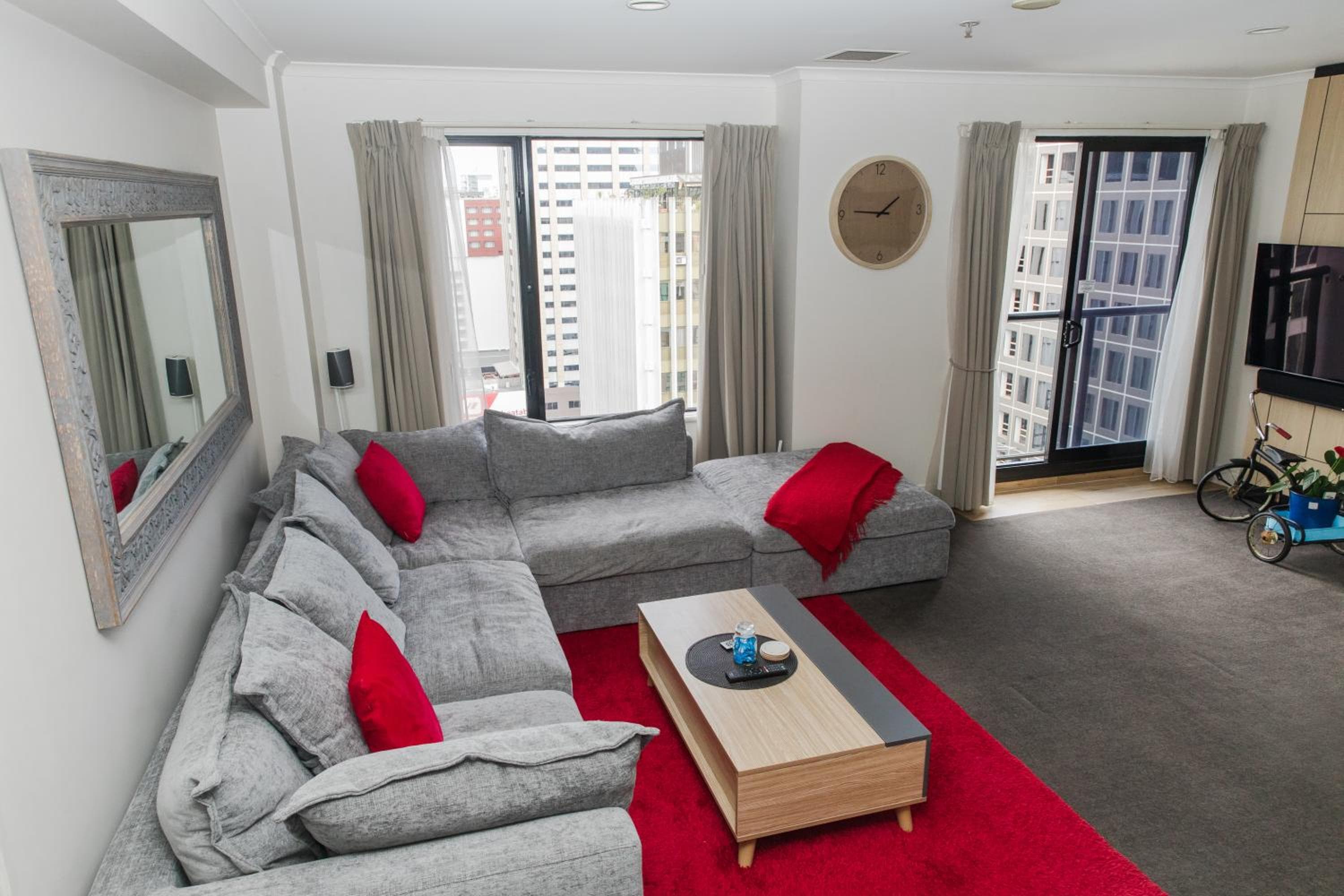 Entire Apartment 21st Floor Queen Street with Free Parking