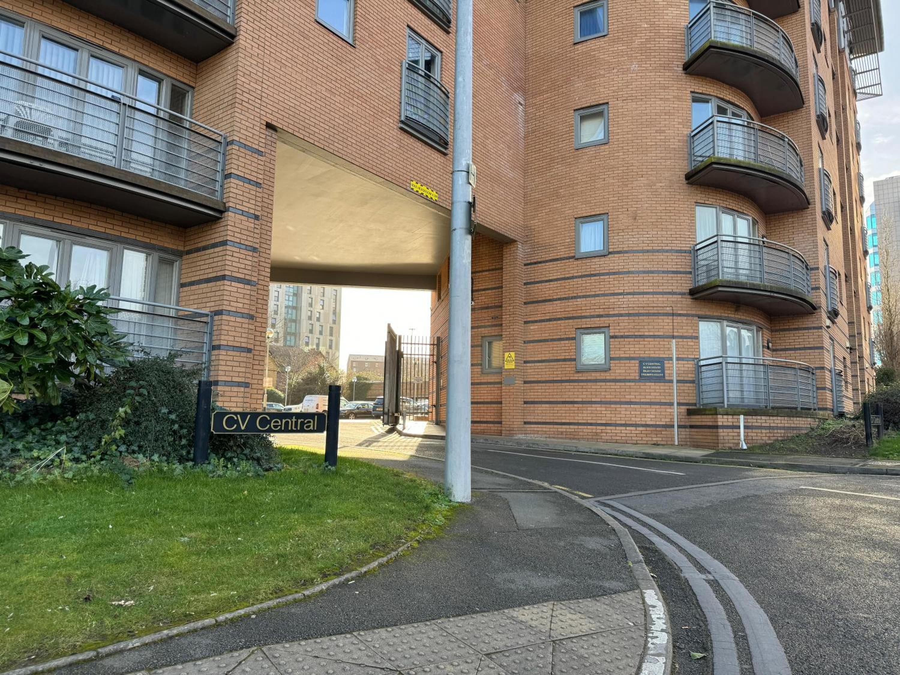 Triumph House - 3-bed 2-bath Apartment in Coventry City Centre by CovStays