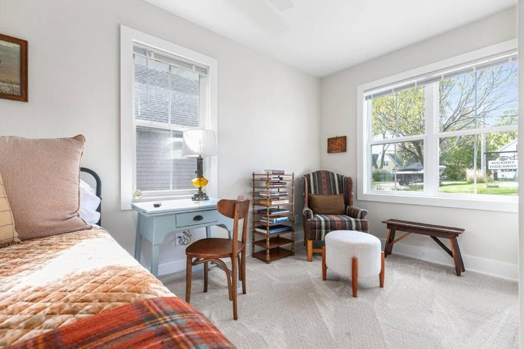 Hickory Hideaway Cozy 2-Bedroom Home on Lake Winnebago