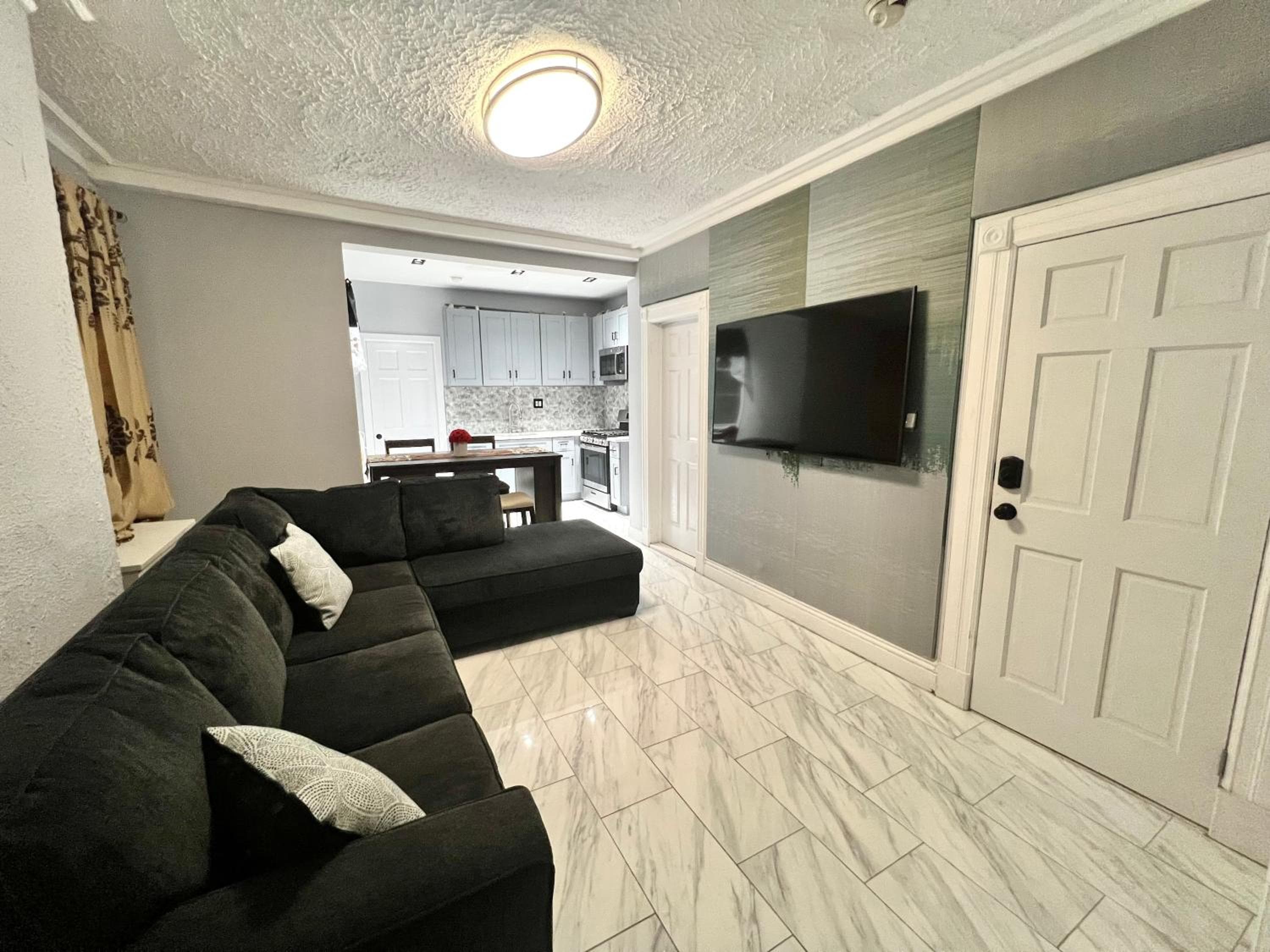 3 bedrooms in 2nd floor Modern Brooklyn home, Close to J train