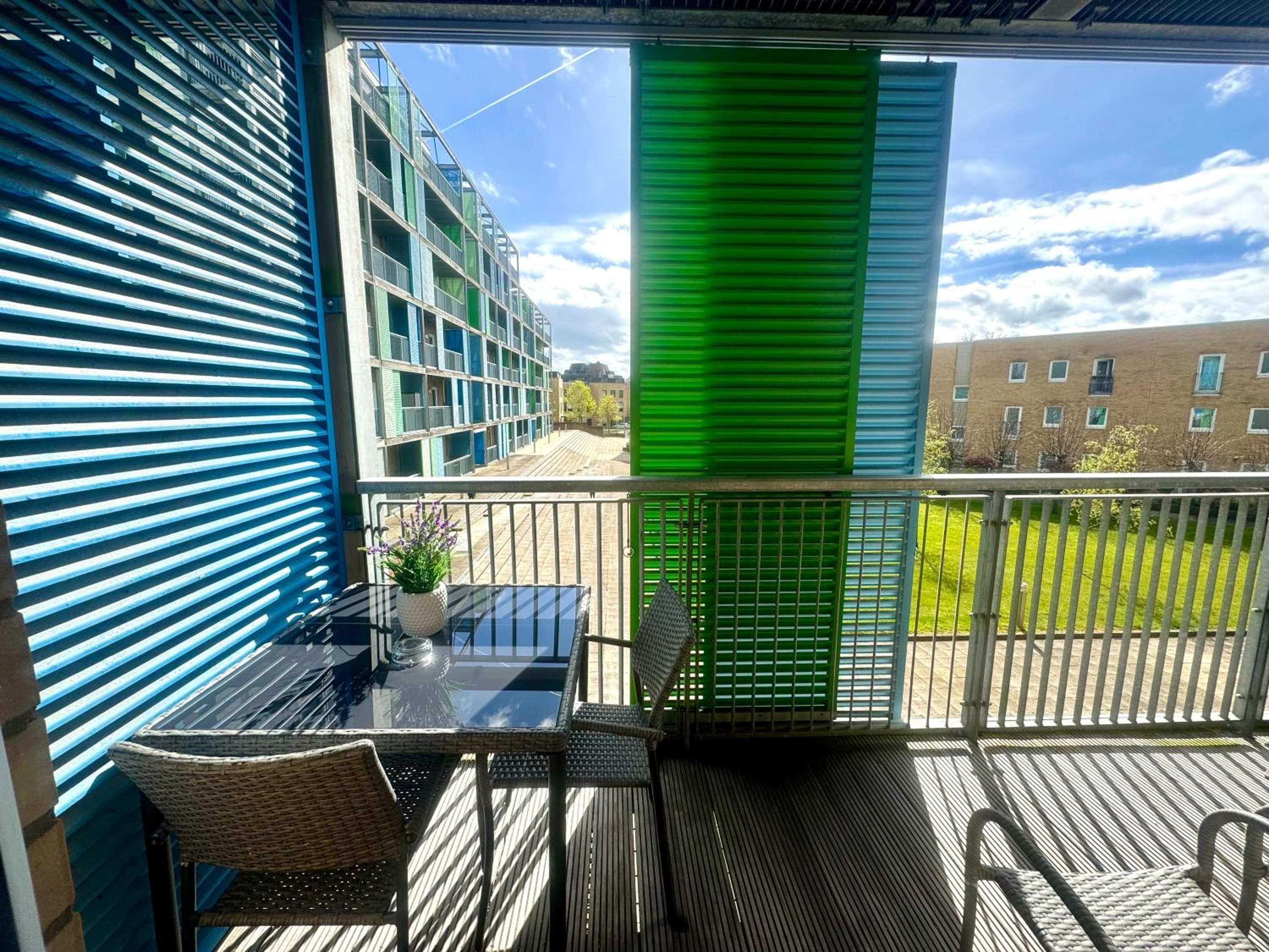 Blueberry Tree Apartment with Free Parking & Near Station