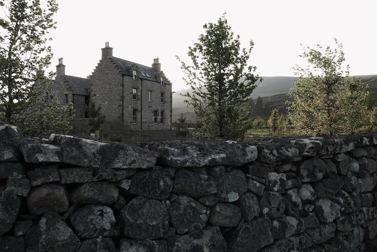 Gairnshiel lodge - Unique & exclusive lodge next to the castle