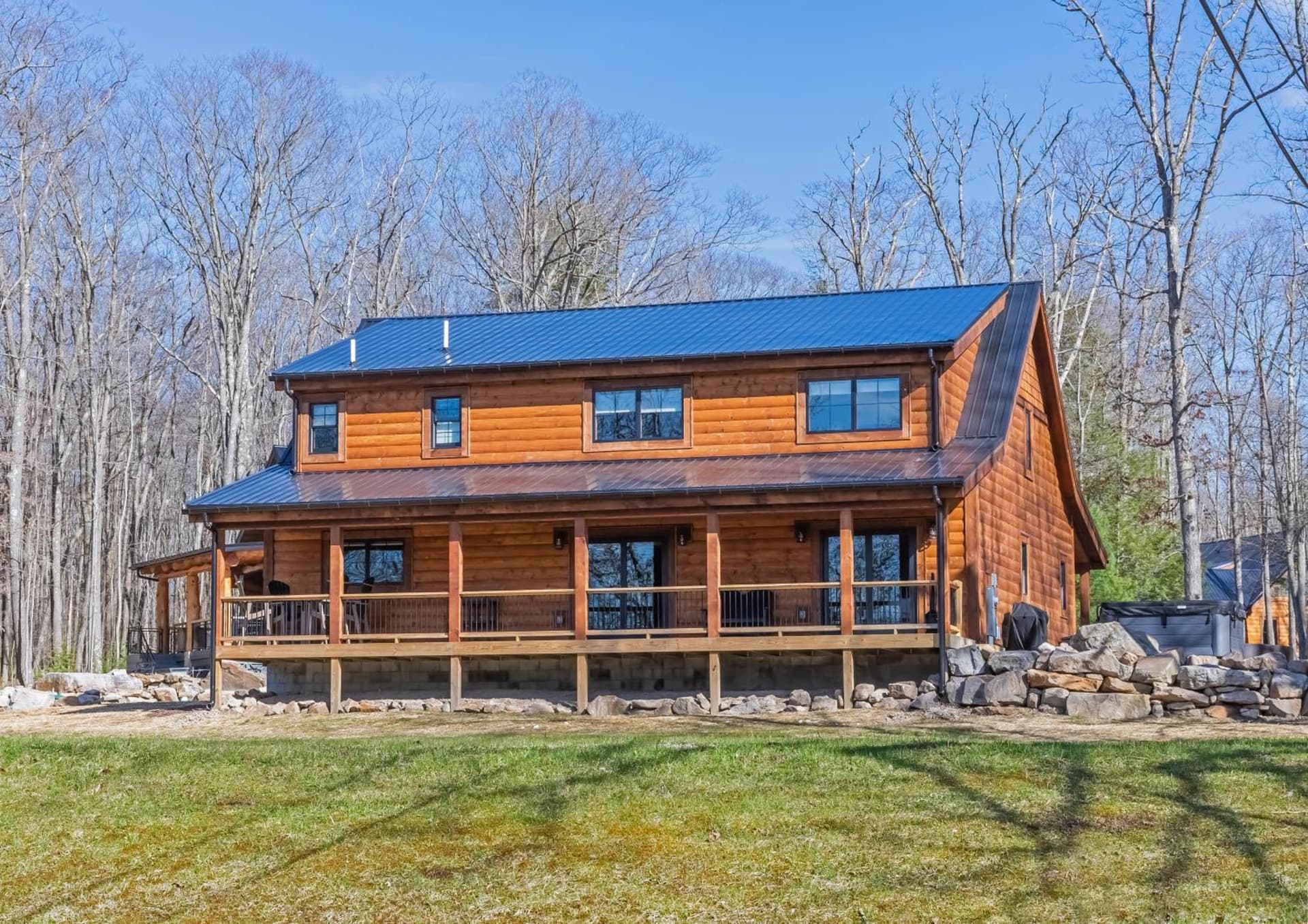 Rockwell: New w/ Dock Slip, Hot Tub, Lake Access, Dog Friendly