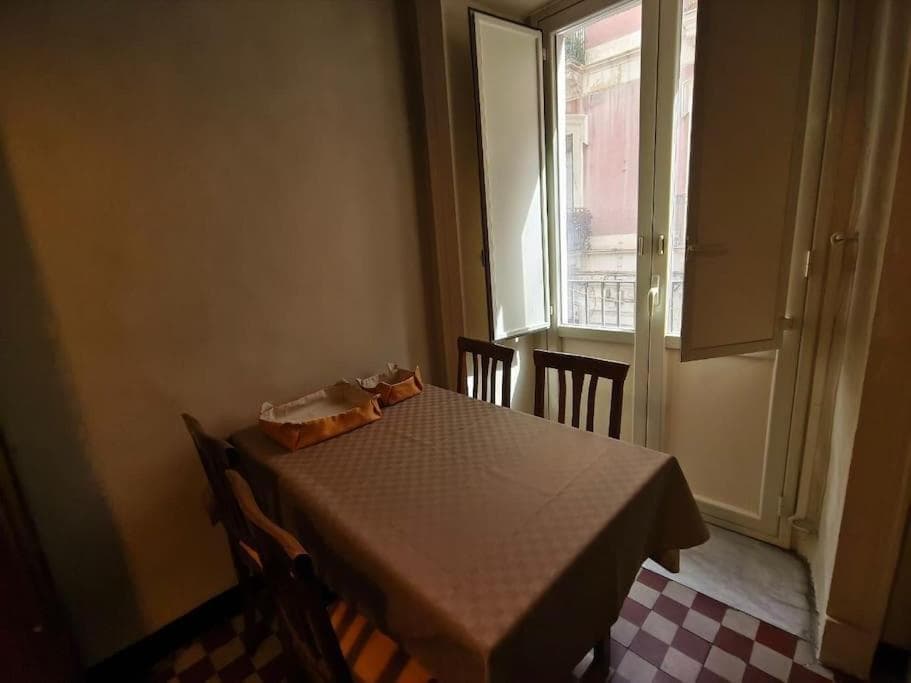 RetroEtnea - Appartamento in centro storico - con camere comunicanti