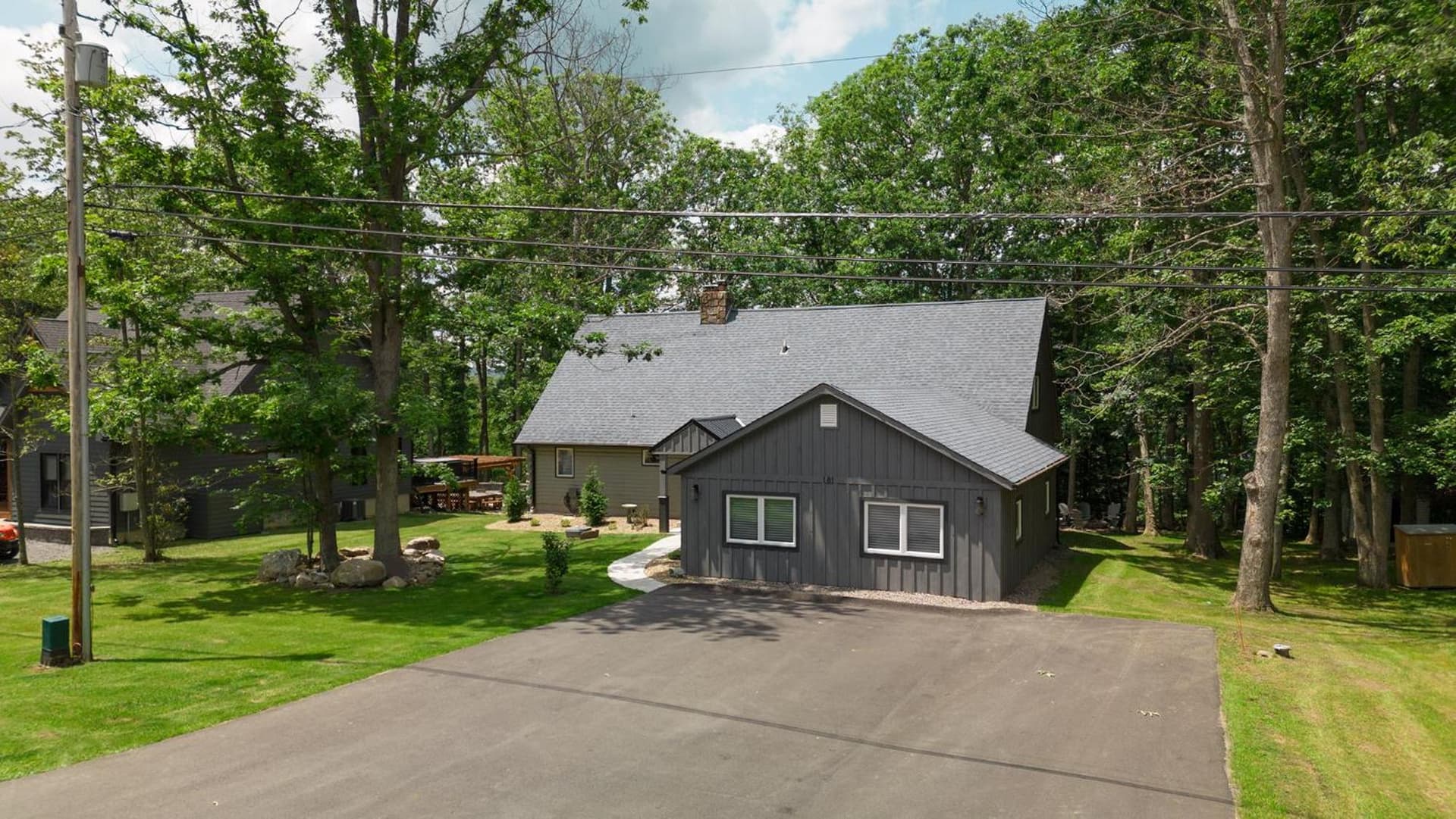 Magnolia - Lakefront, dog friendly, dock slip, hot tub