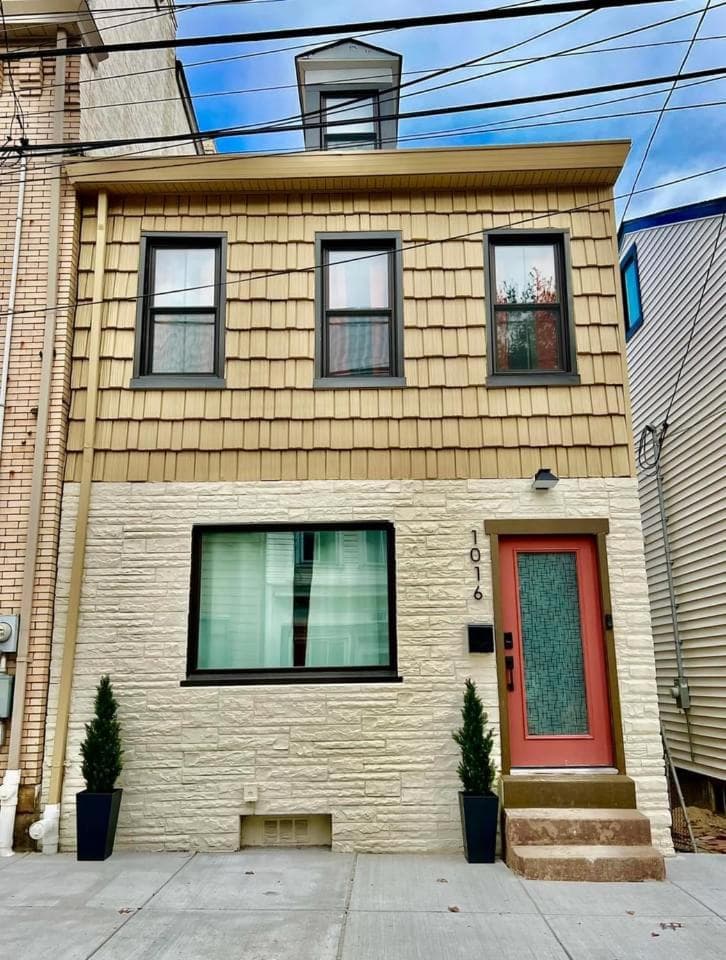Bridge City Row House