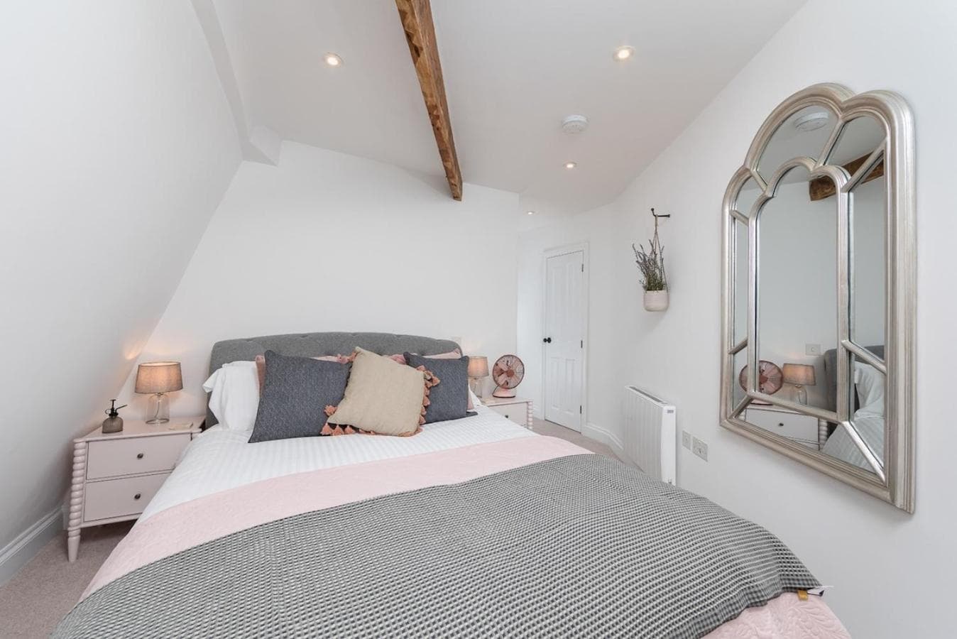 Abbey View Penthouse - Steps from Roman Baths