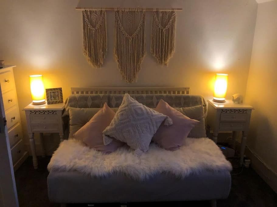 Boutique top floor apartment central Windsor