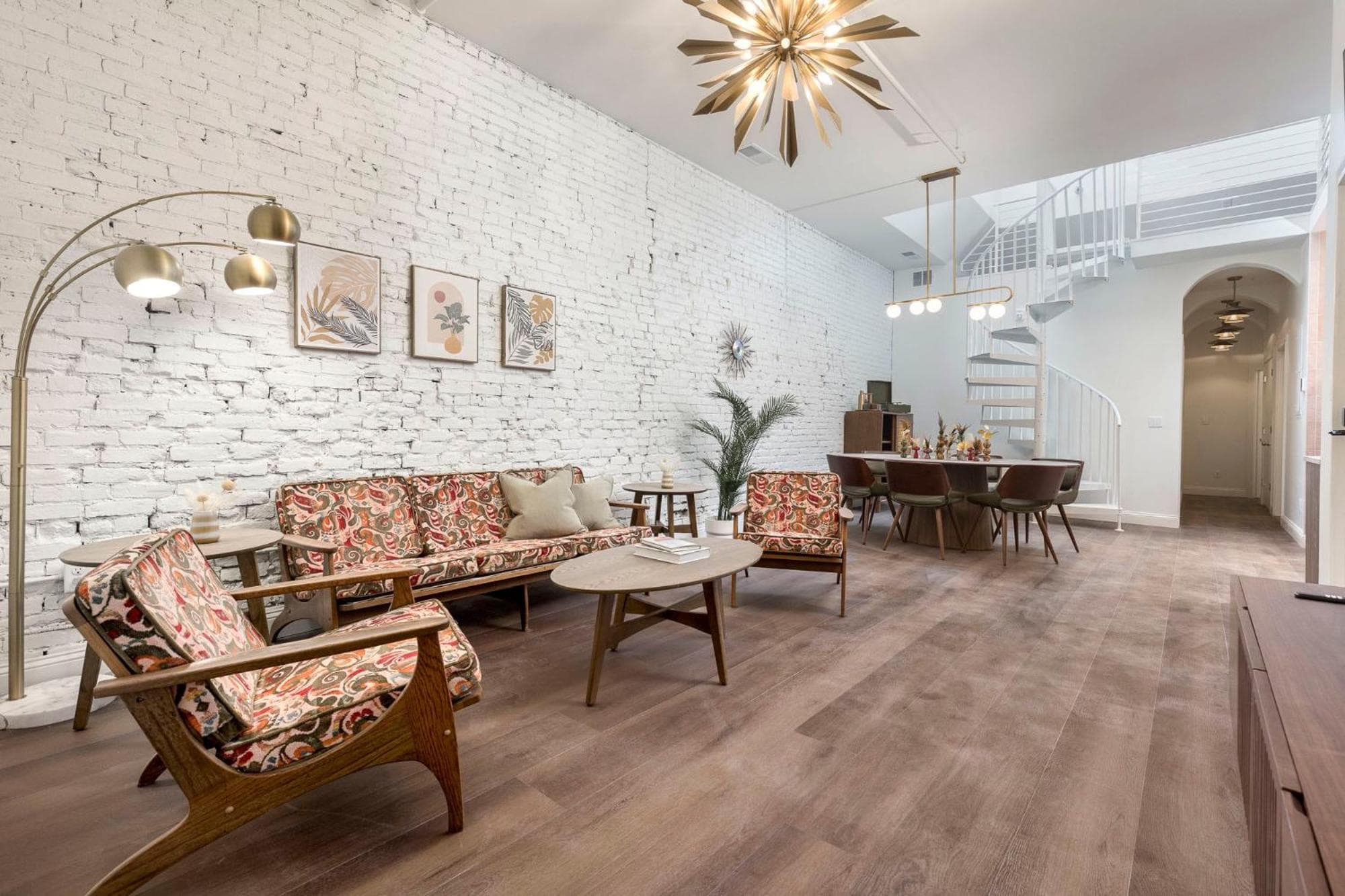 Bourbon Loft 5 bed-2 bath by Hollyhock Suites