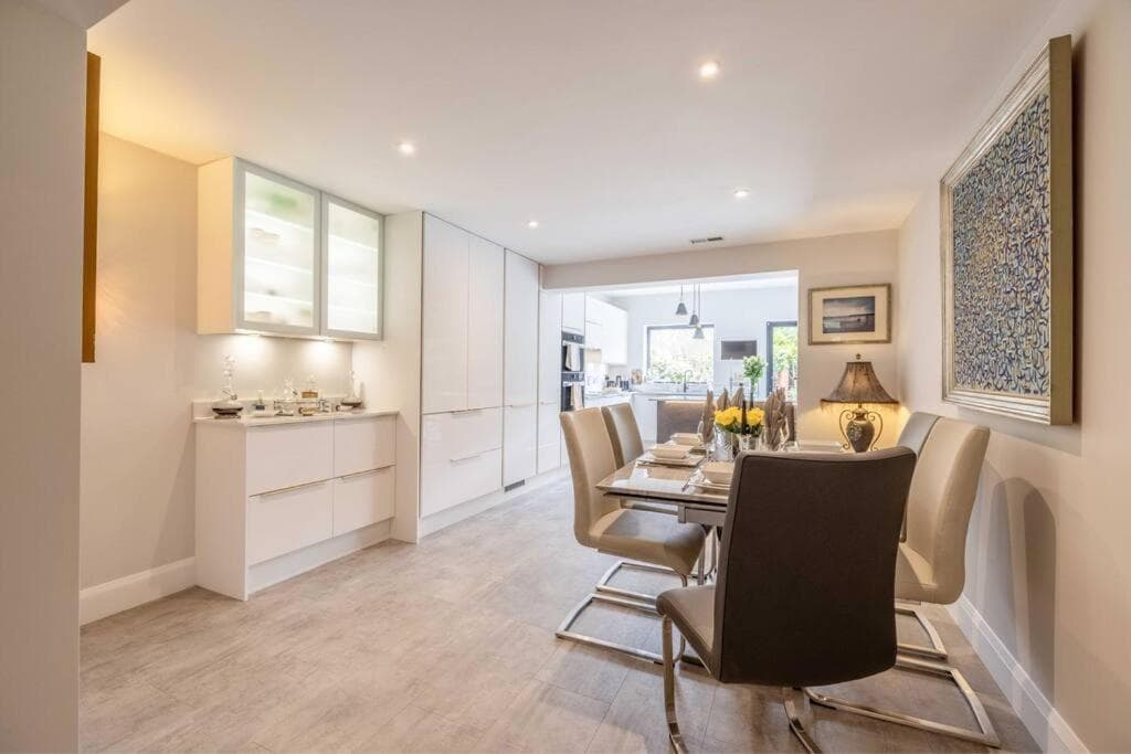 Windsor Charm Spacious 3-Bed, Parking & Garden - By Tempstay