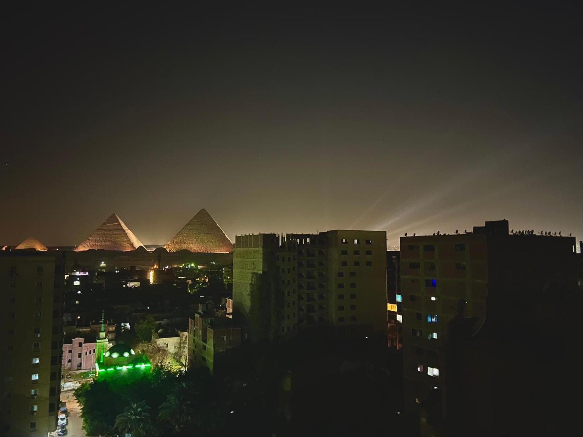 Jessy Pyramids View Inn