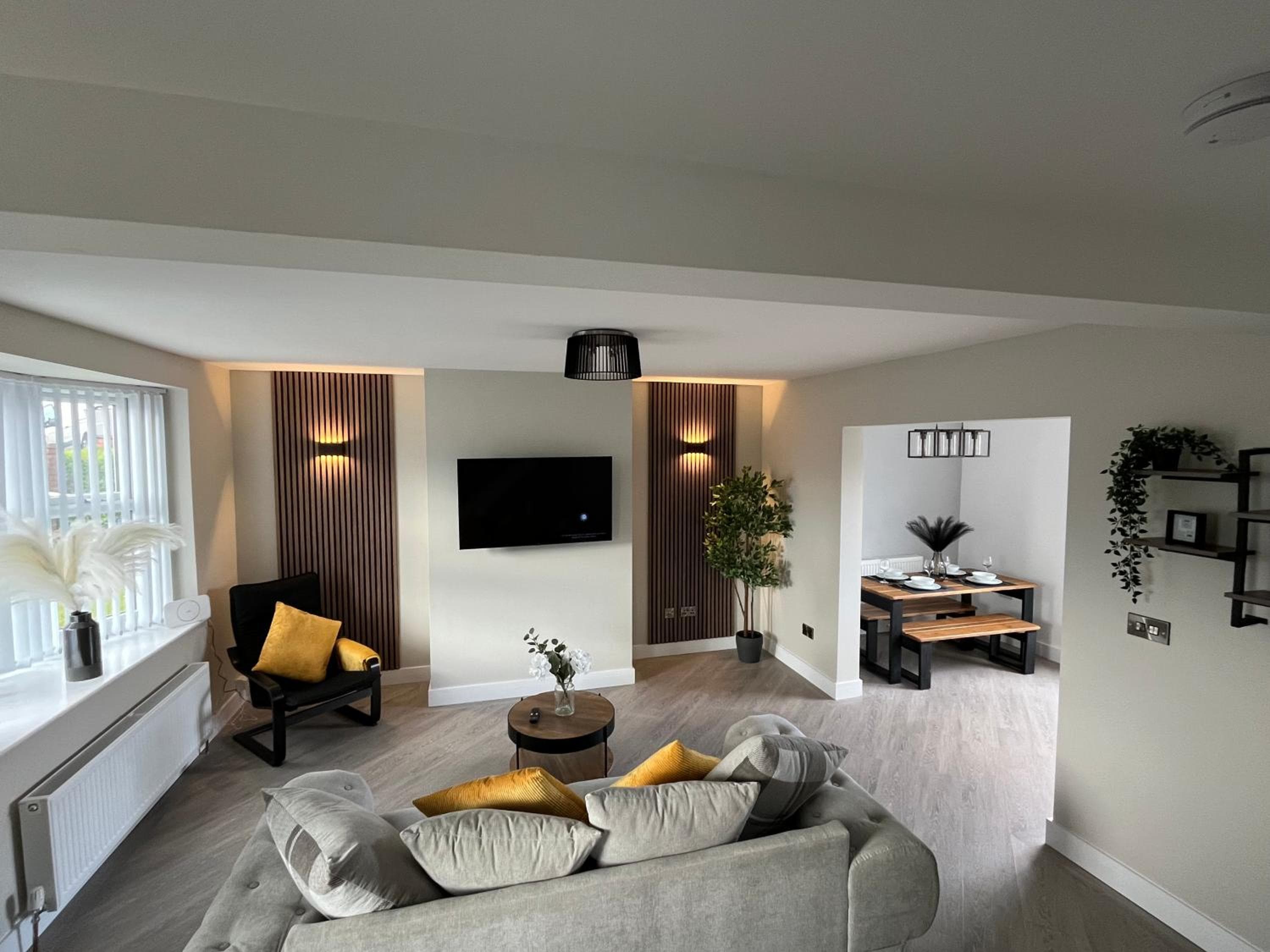 The perfect place 3 Bedroom house with garden and parking