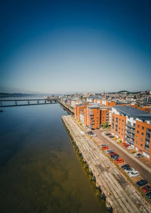Marine parade apartment with river view