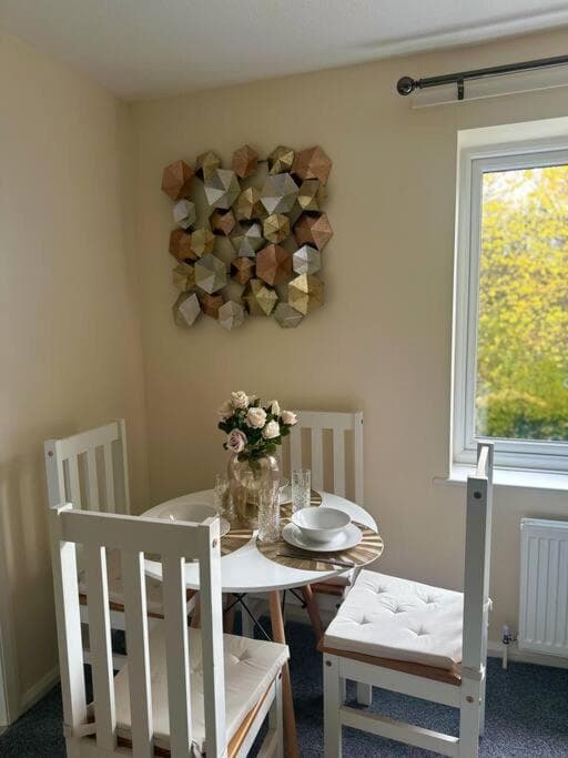 Stylish 2 Bedrooms Flat in a quiet cul-de-sac area, Near Sheffield City Centre with Free Parking