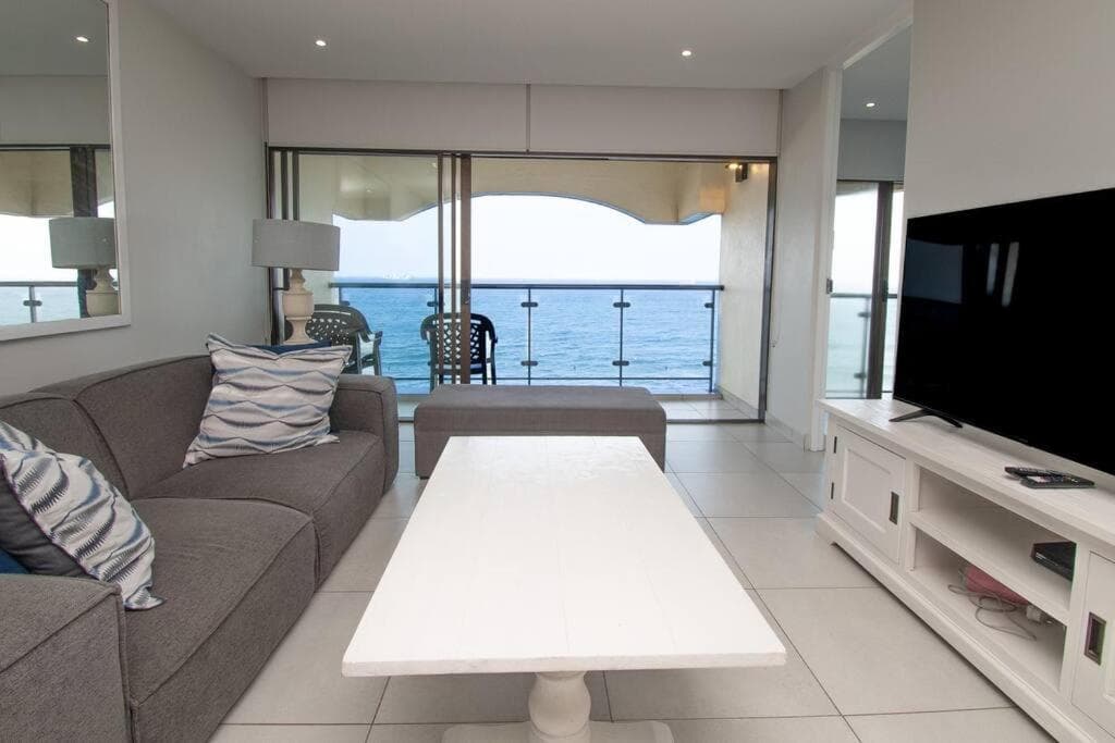 1001 Bermudas - Seaviews & beach access - Modern 3BR Umhlanga