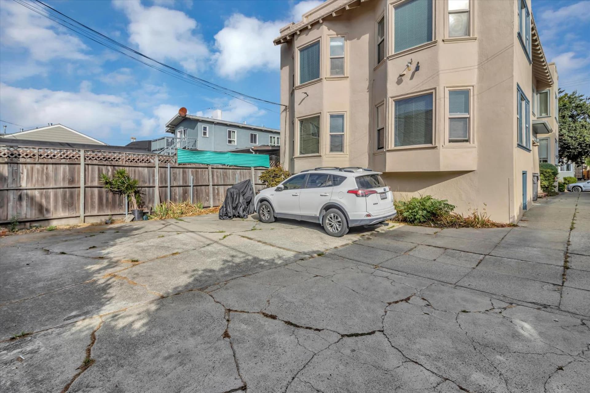 Urban oasis close to Bart, shops, restaurants in oakland