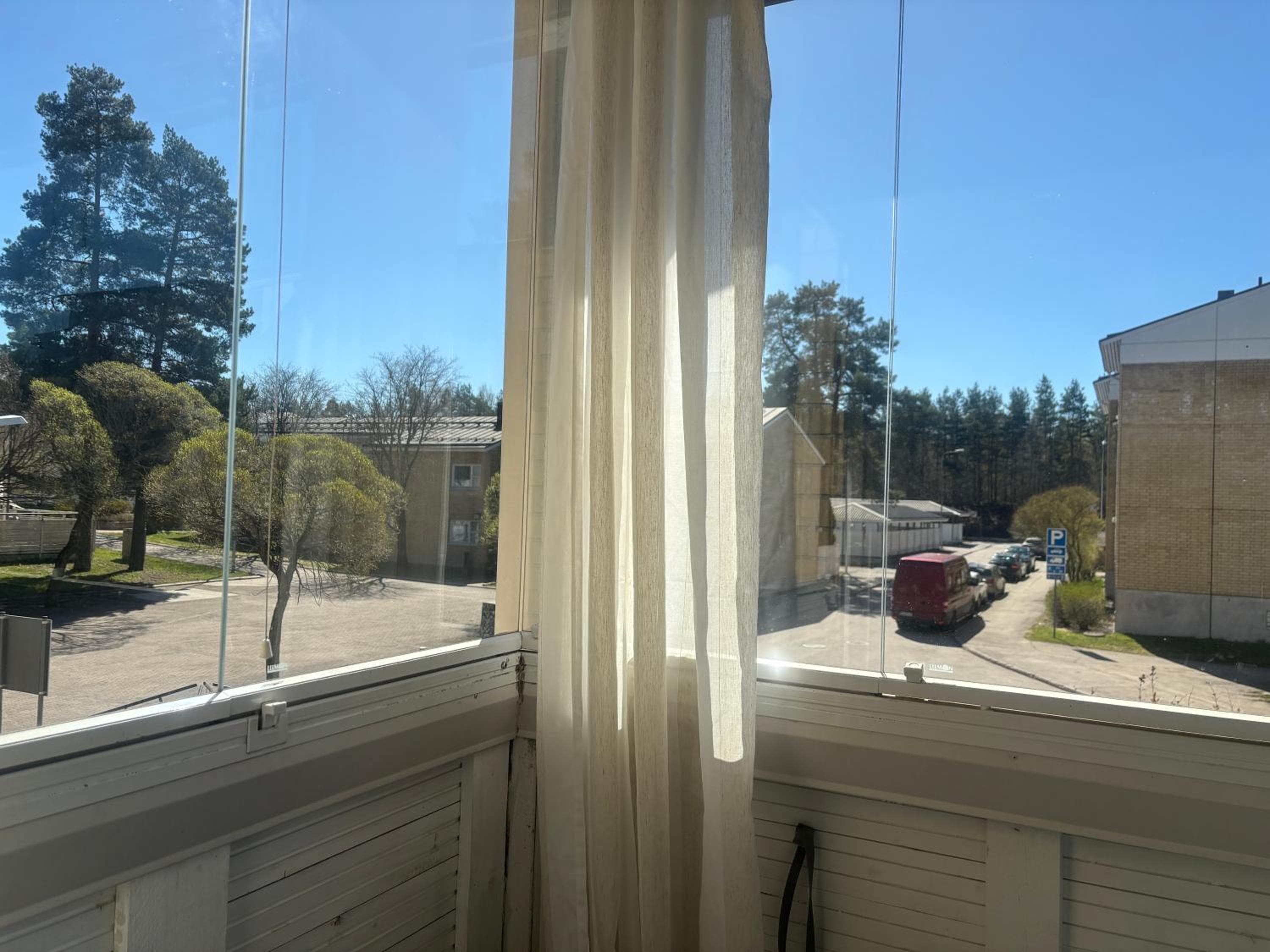 Private rooms near metro, free parking