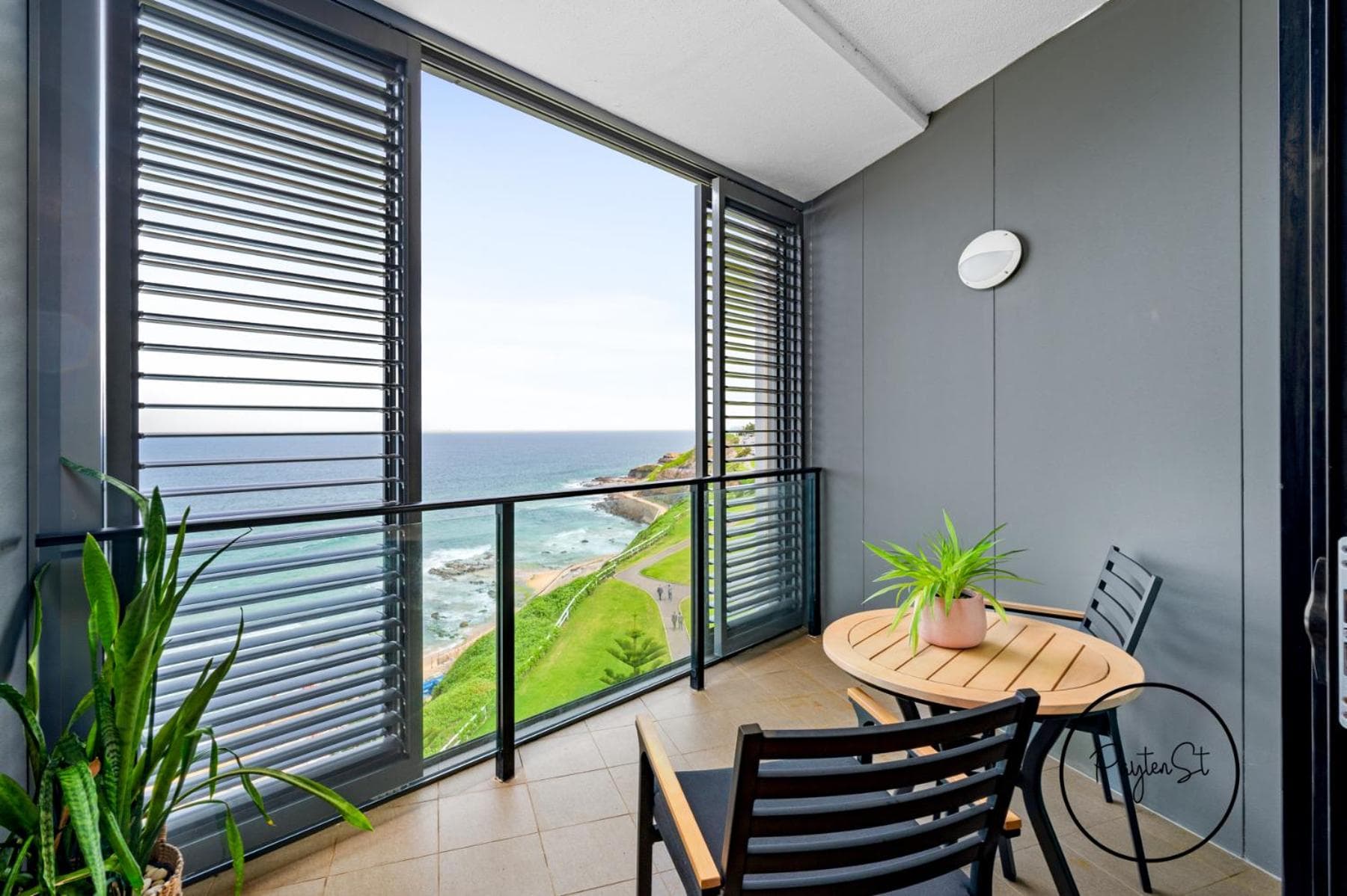 803 - Stylish Retreat - Ocean Views & Parking