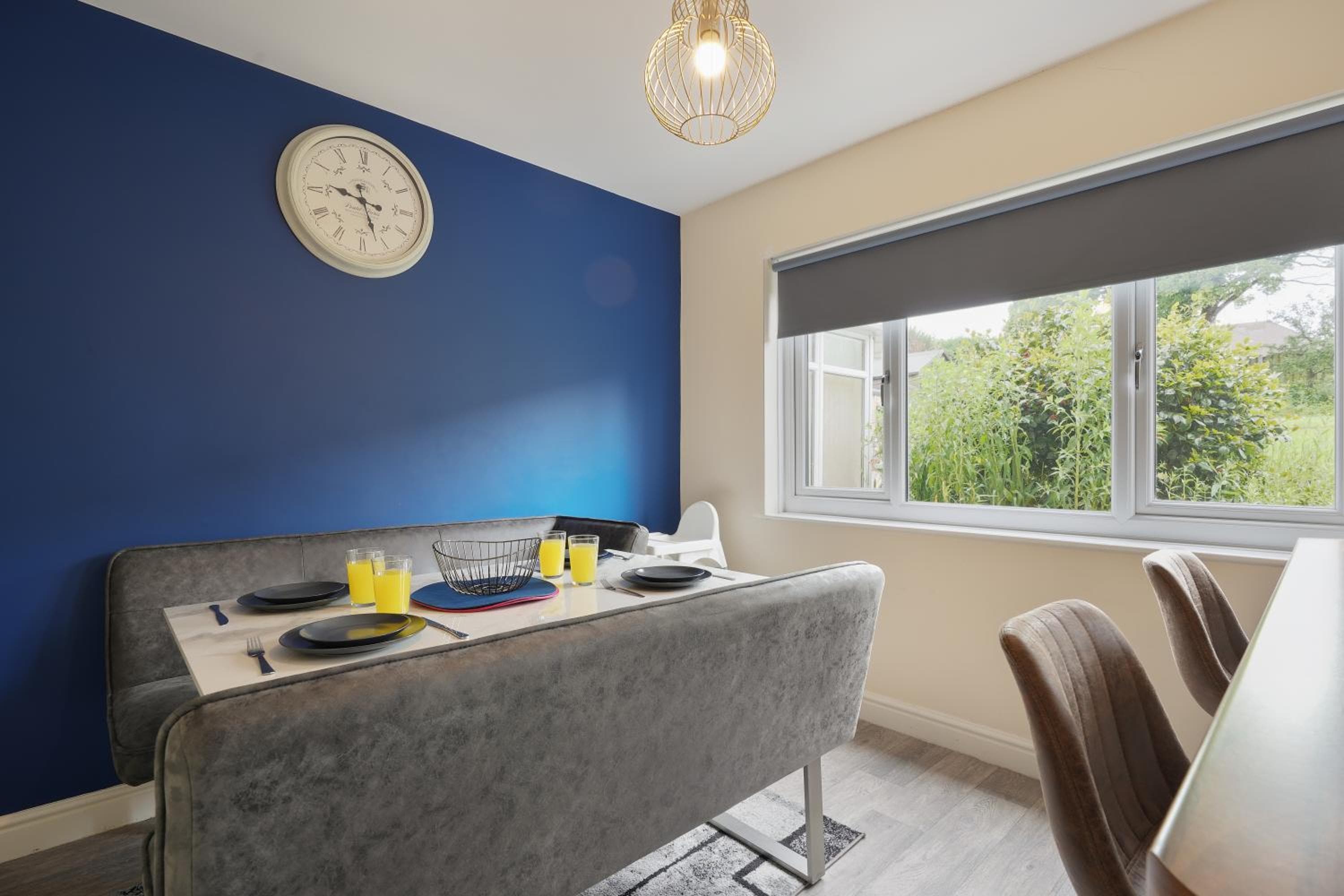 Exceptional 3 bed house with homely comforts, Close to fast food, supermarkets and city centre