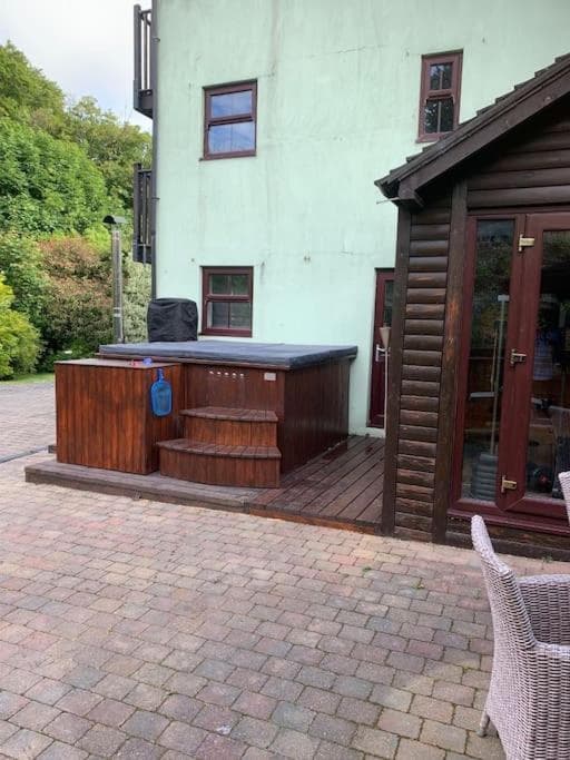 The hot tub by the waterfall - facilities included