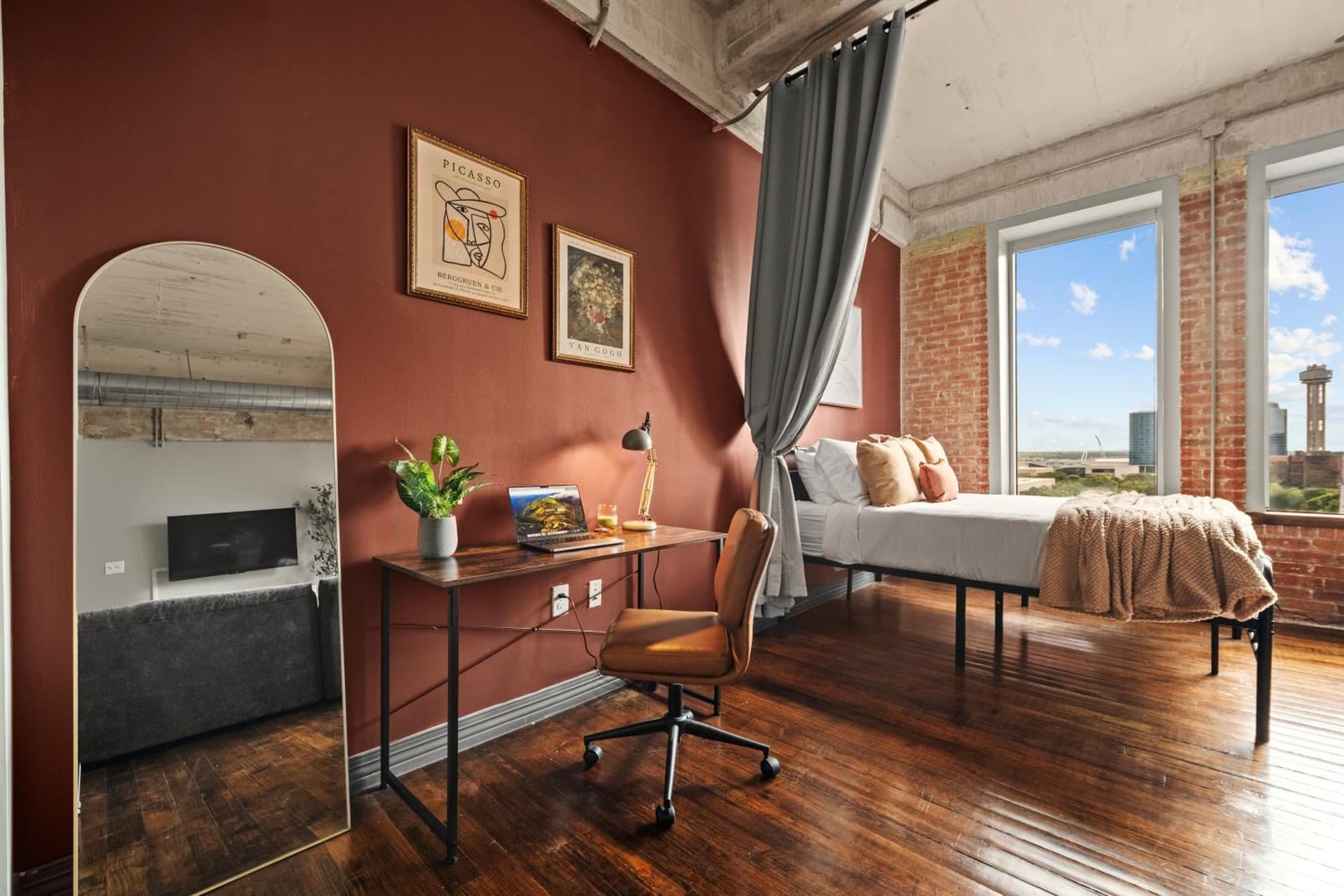 Bright and Modern Downtown Loft with Skyline Views, Free Valet, Gym 4