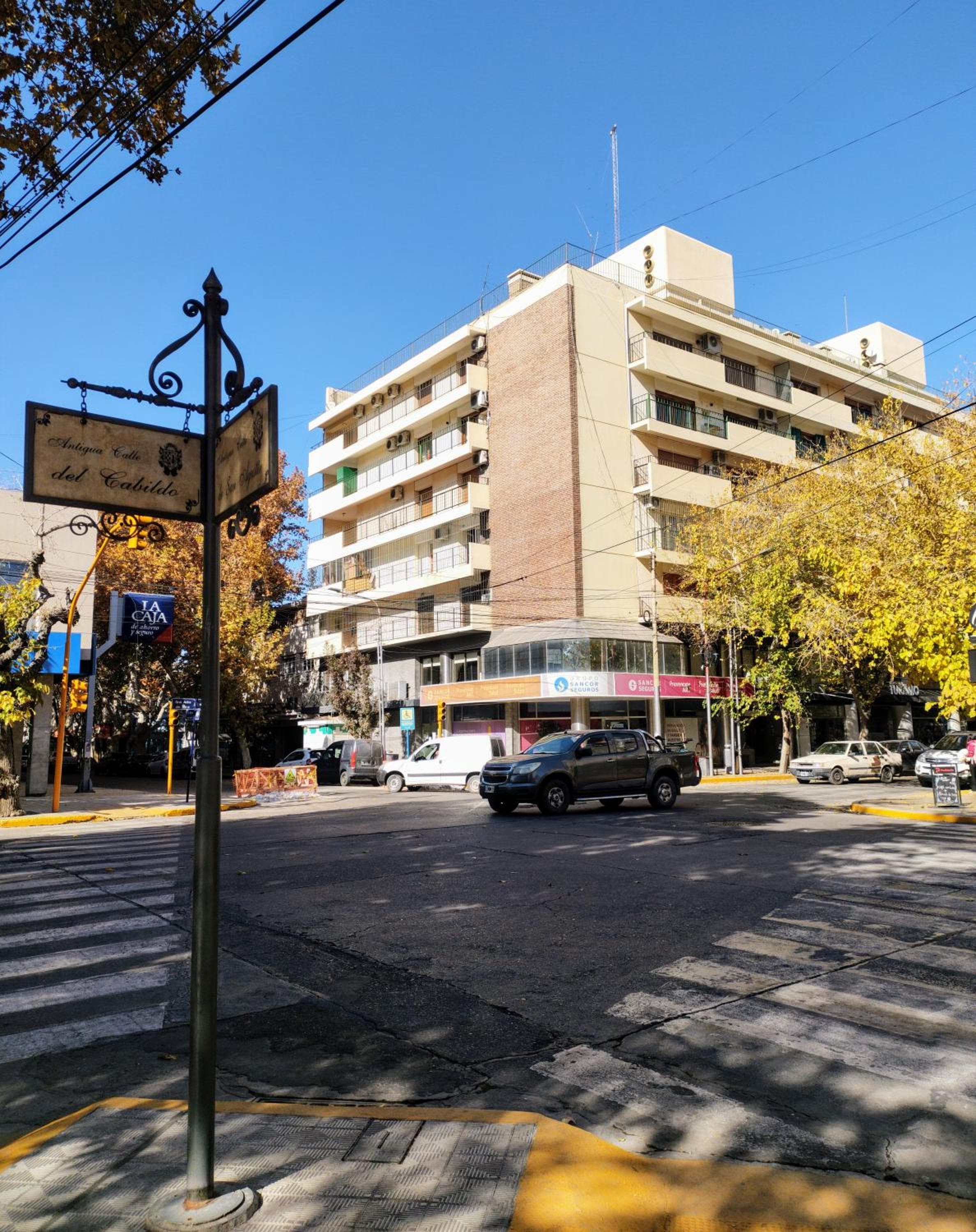 Espacioso departamento céntrico.