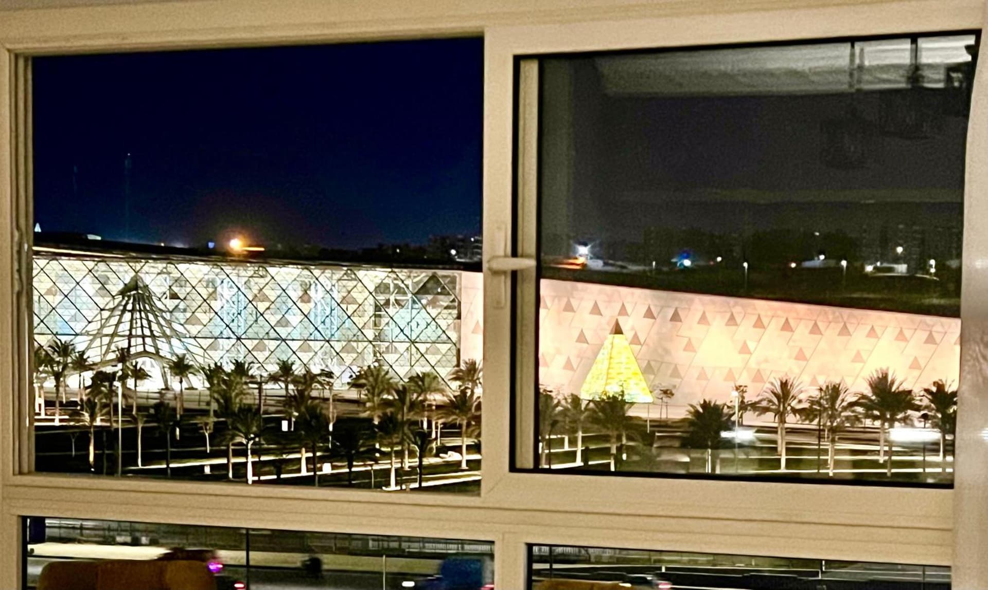 New Museum, Pyramids inn
