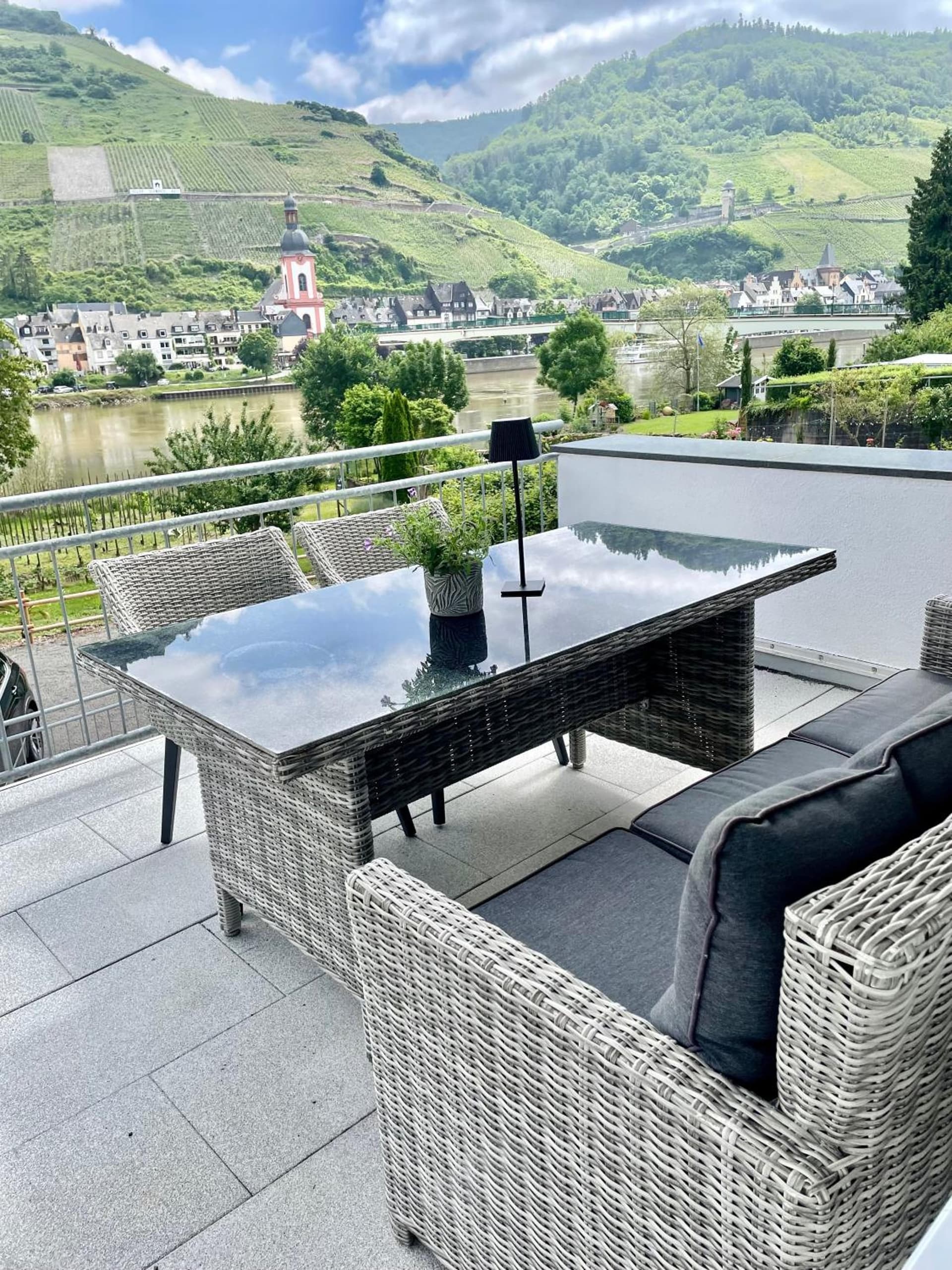 DAS AMBIENTE II Komfortables Wohnerlebnis mit Moselromantik - Herzlich Willkommen -