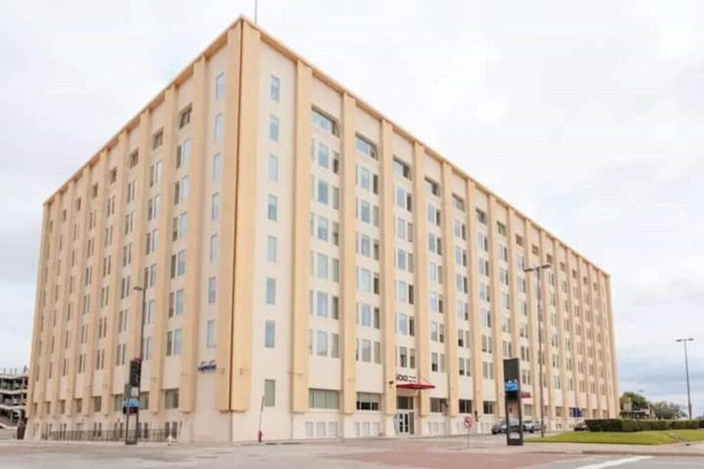 Spacious Downtown Apartment | Pool + In-Unit laundry