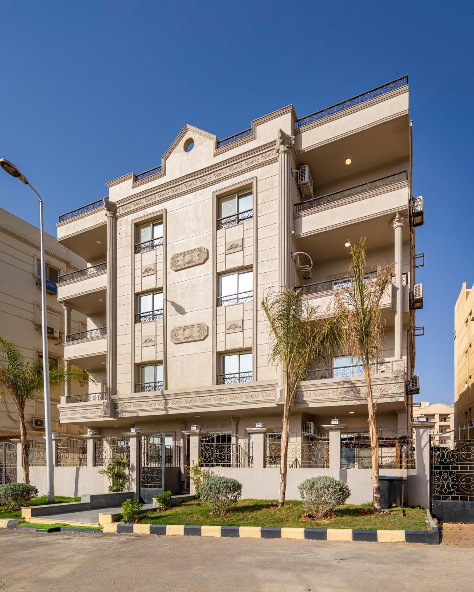 Travelholic 90 Residence