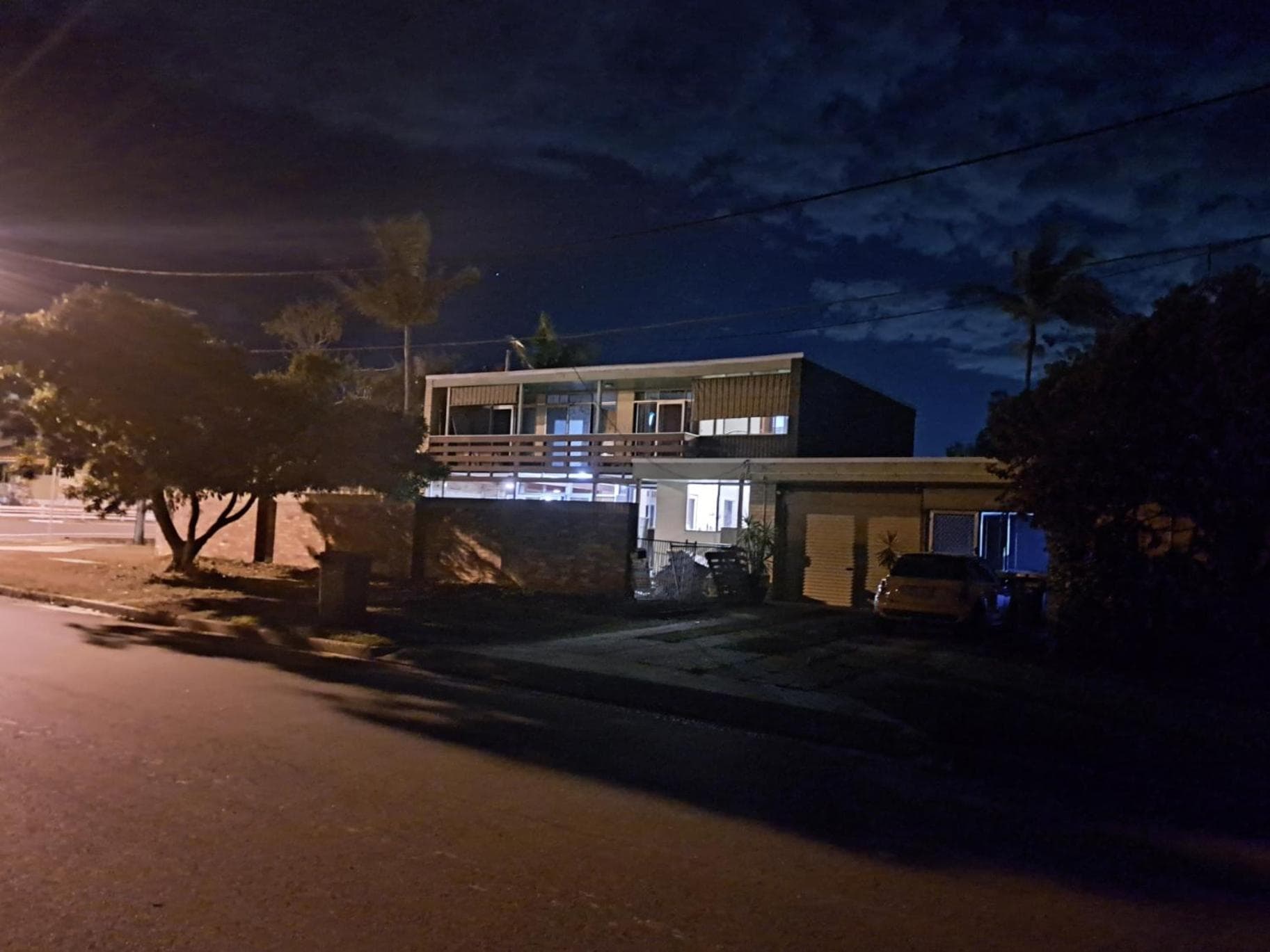 Brisbane 1960s Pool House - hosted bed and breakfast