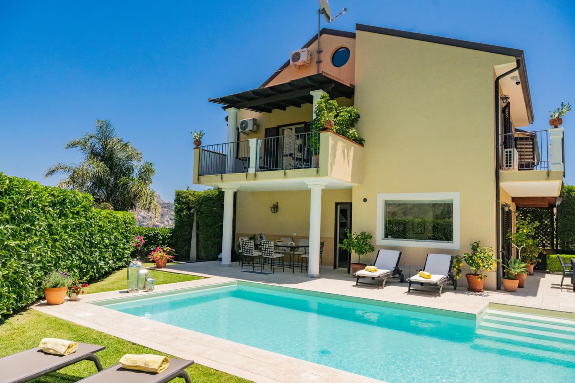 Villa Almond