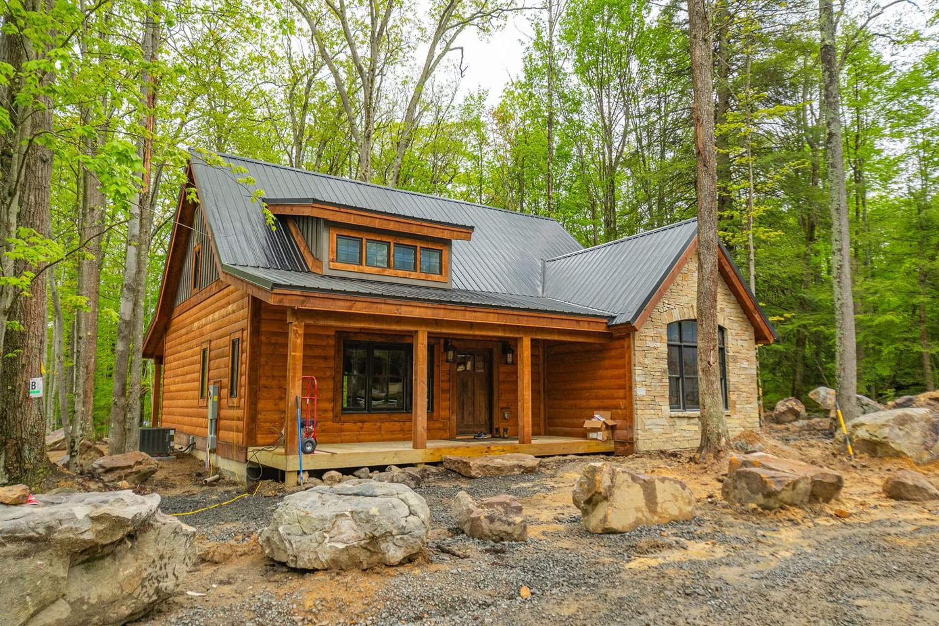 Ferndale: New, Lake Access w. Dock Slip, Hot Tub, Dogs OK