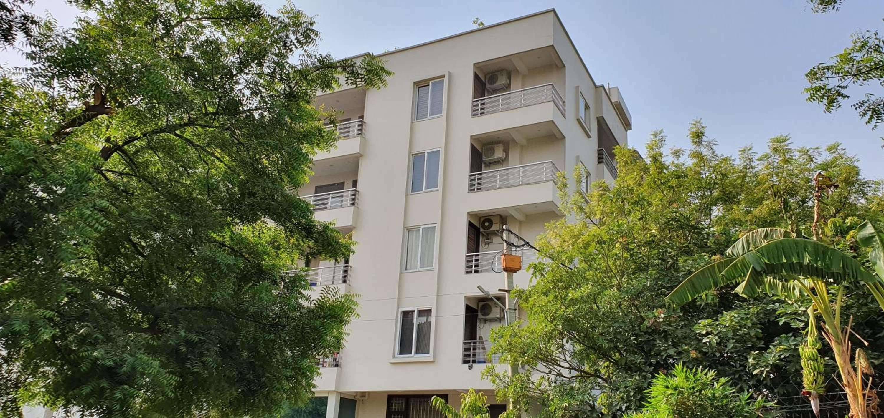 Vacation Paradise- Luxurious 3-bhk Flat near IGI Airport and ICC