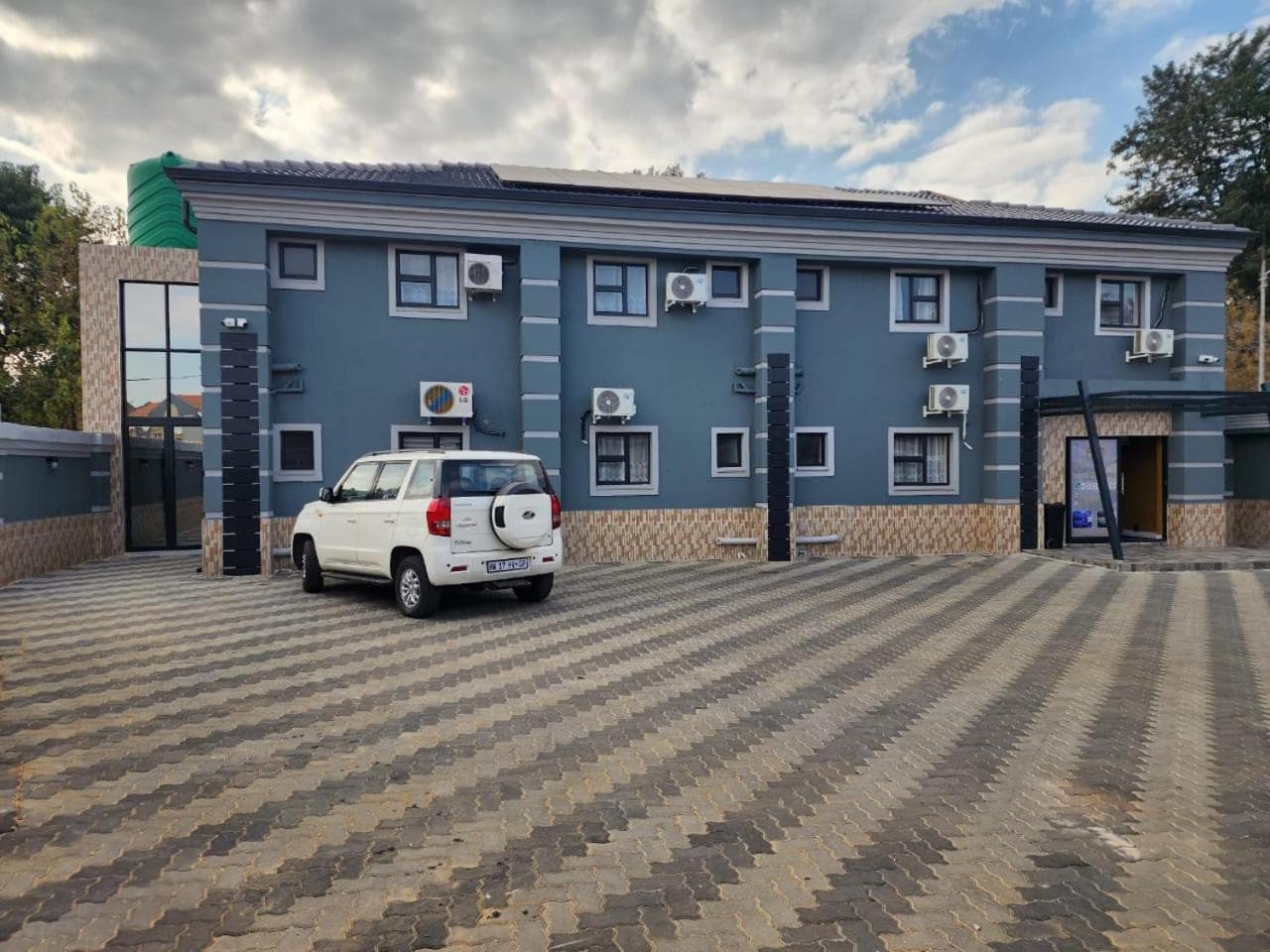 Duplessis Lodge
