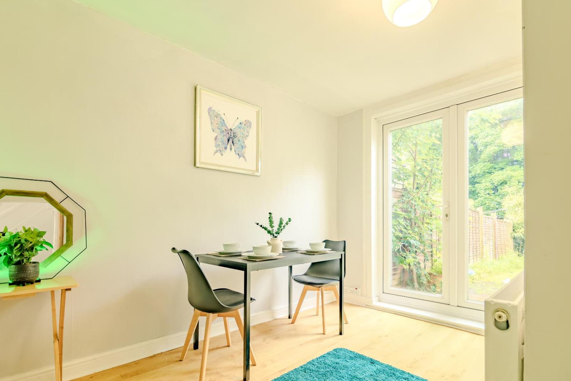 Spacious 6-Bed Home in West Midlands-Free Parking
