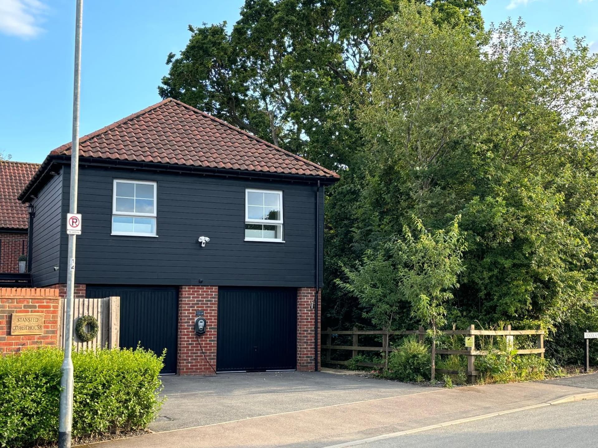 Stansted Coach House - Apartment Hotel
