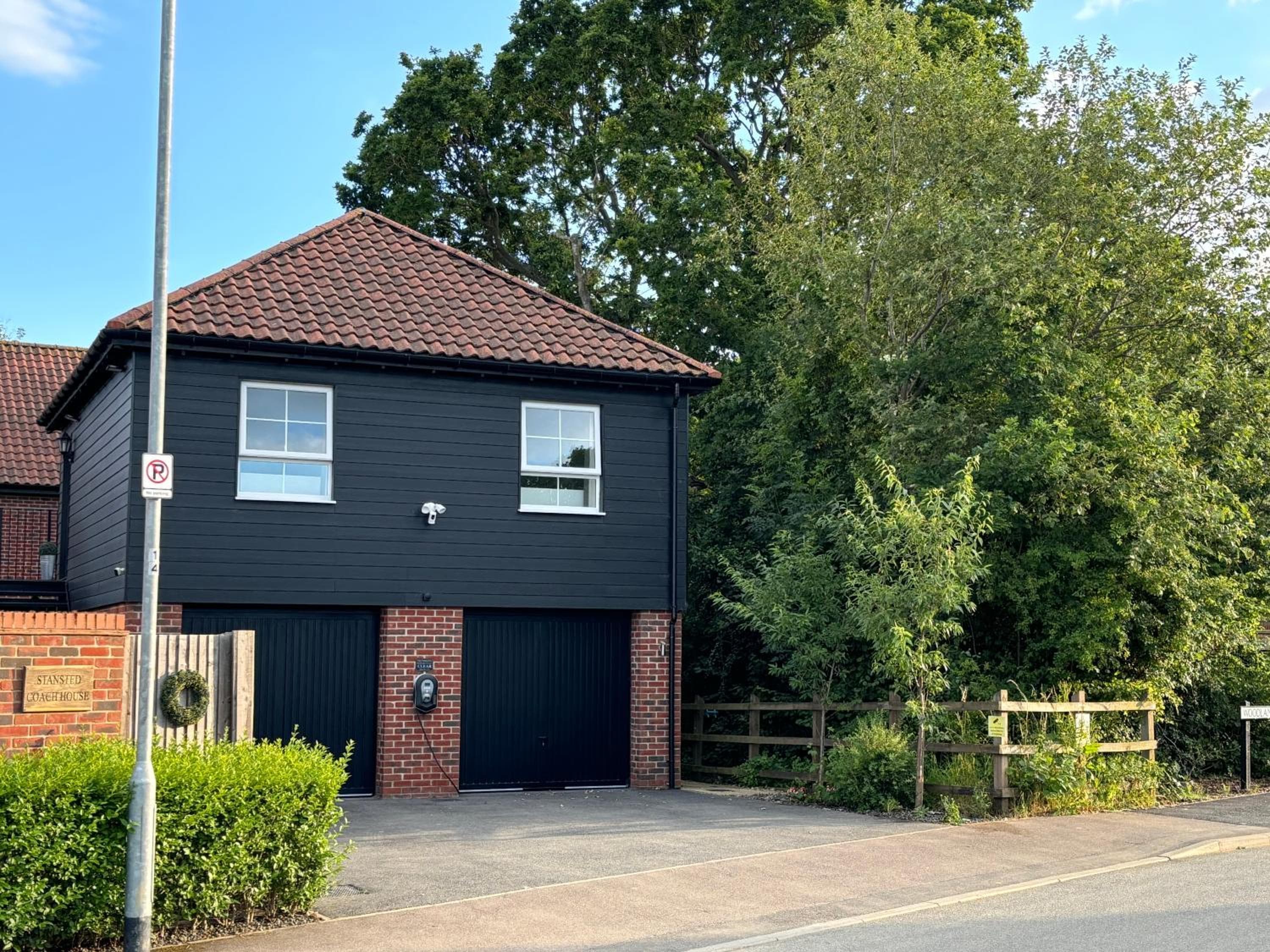 Stansted Coach House - Apartment Hotel
