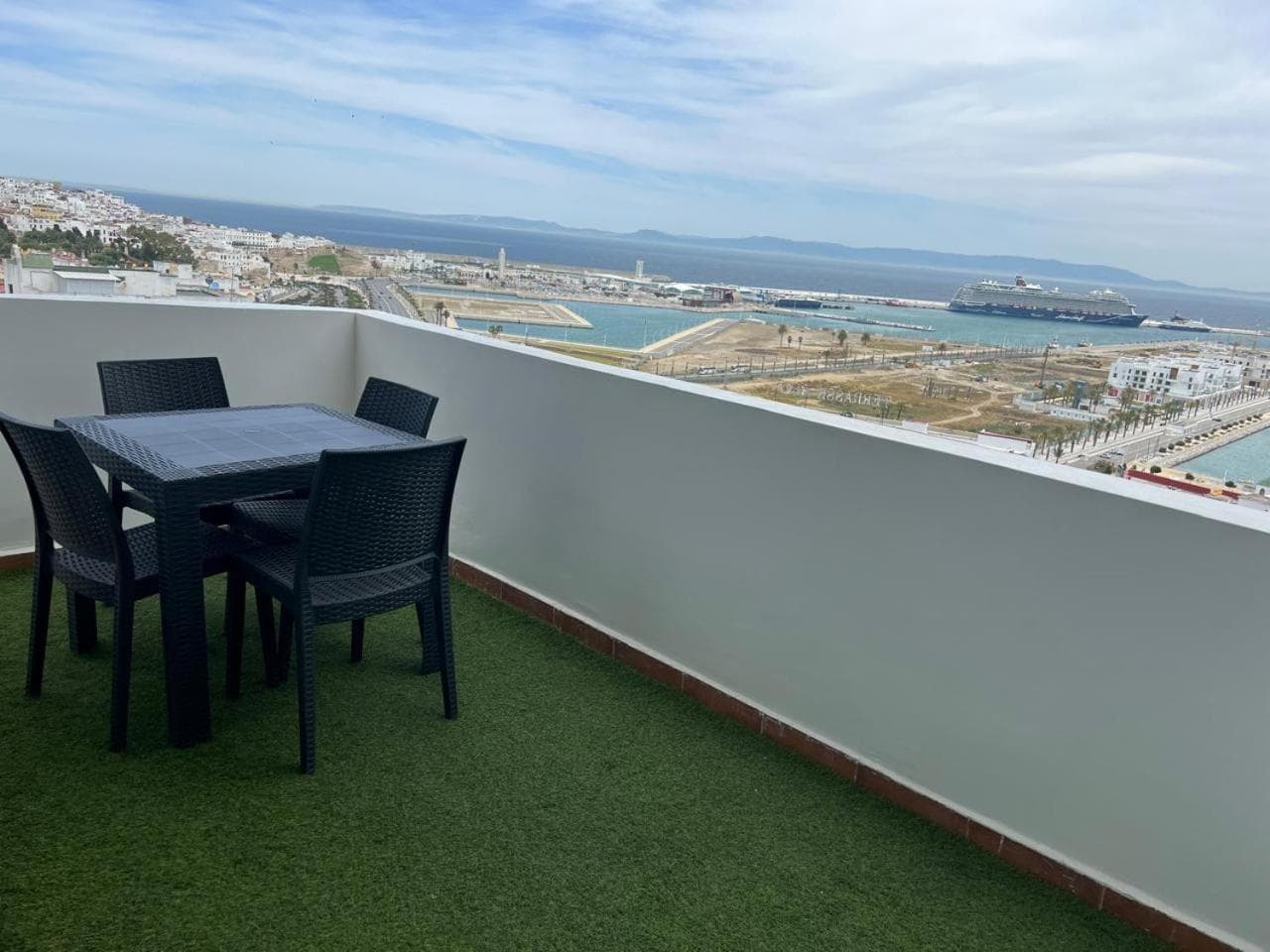 Vue Panoramique Sur La Mer-Centre Ville-Moderne