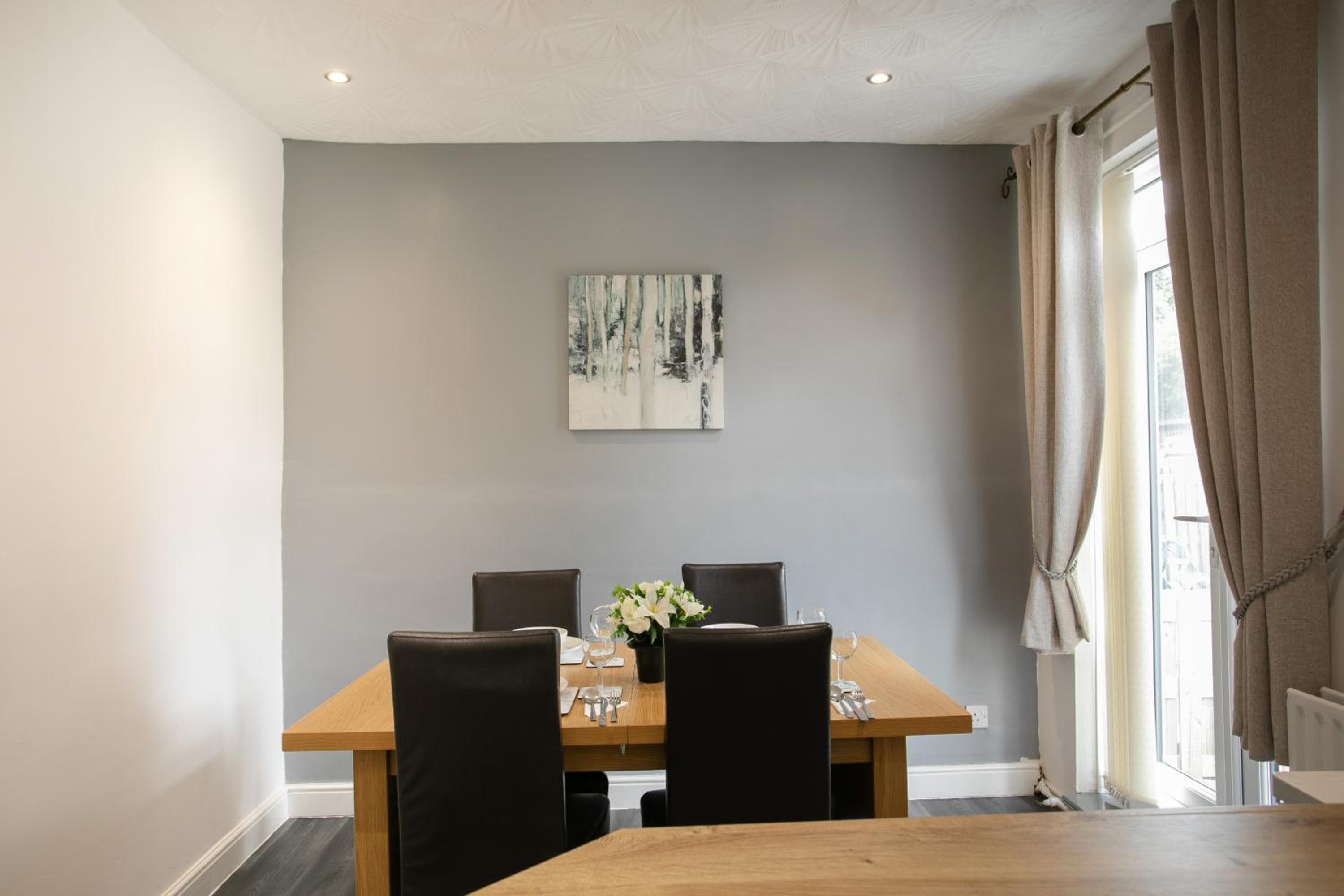 Manvers House, Rotherham for contractors, Families, free parking, Spacious, WIFI, modern