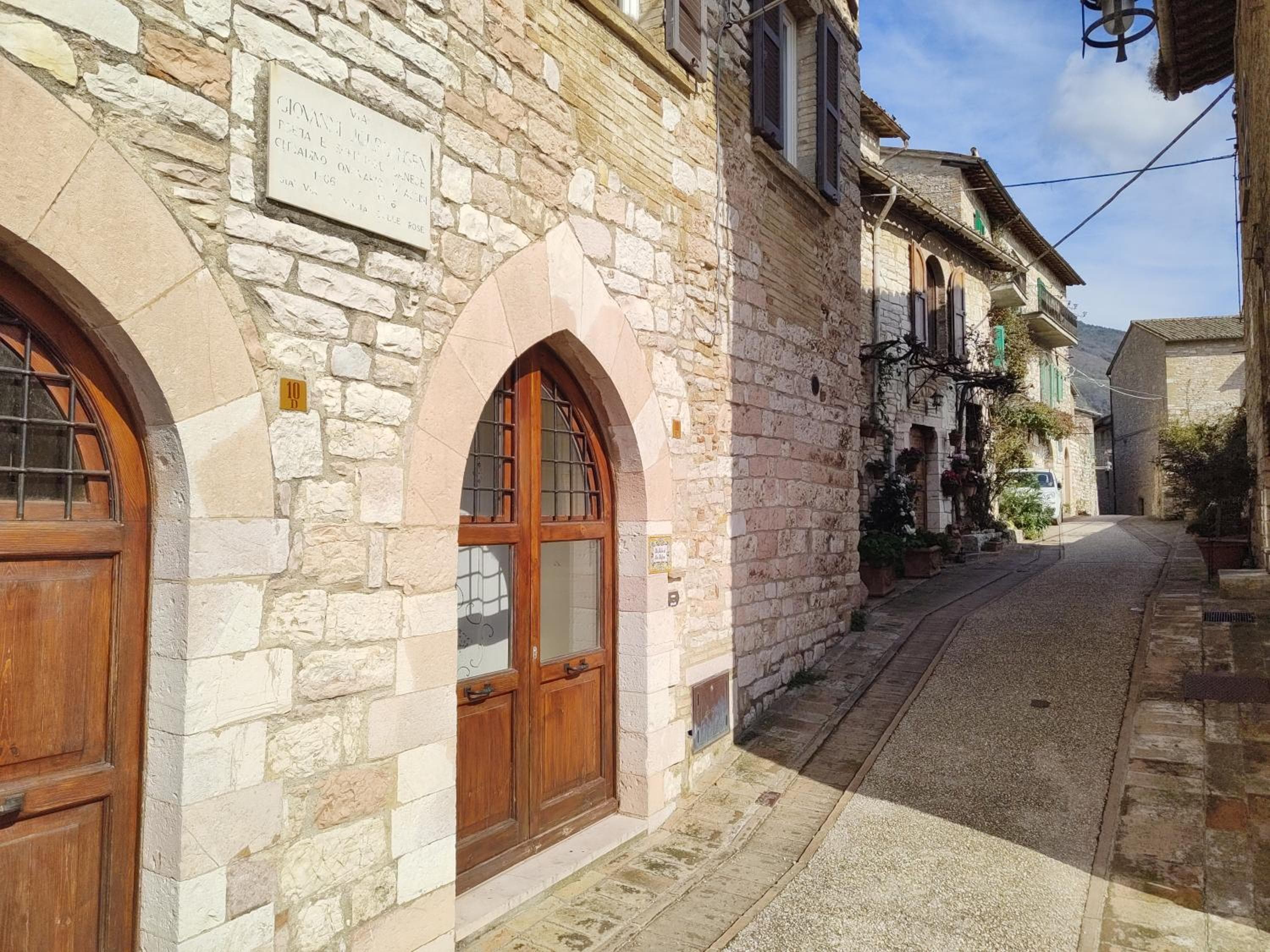 MyAssisiSuite - Suite di San Rufino - Dimora Storica in Pietra Antica, Assisi Centro, 2 VERI Letti Matrimoniali NO Divani Letto - REAL Beds Only, Piano Ter