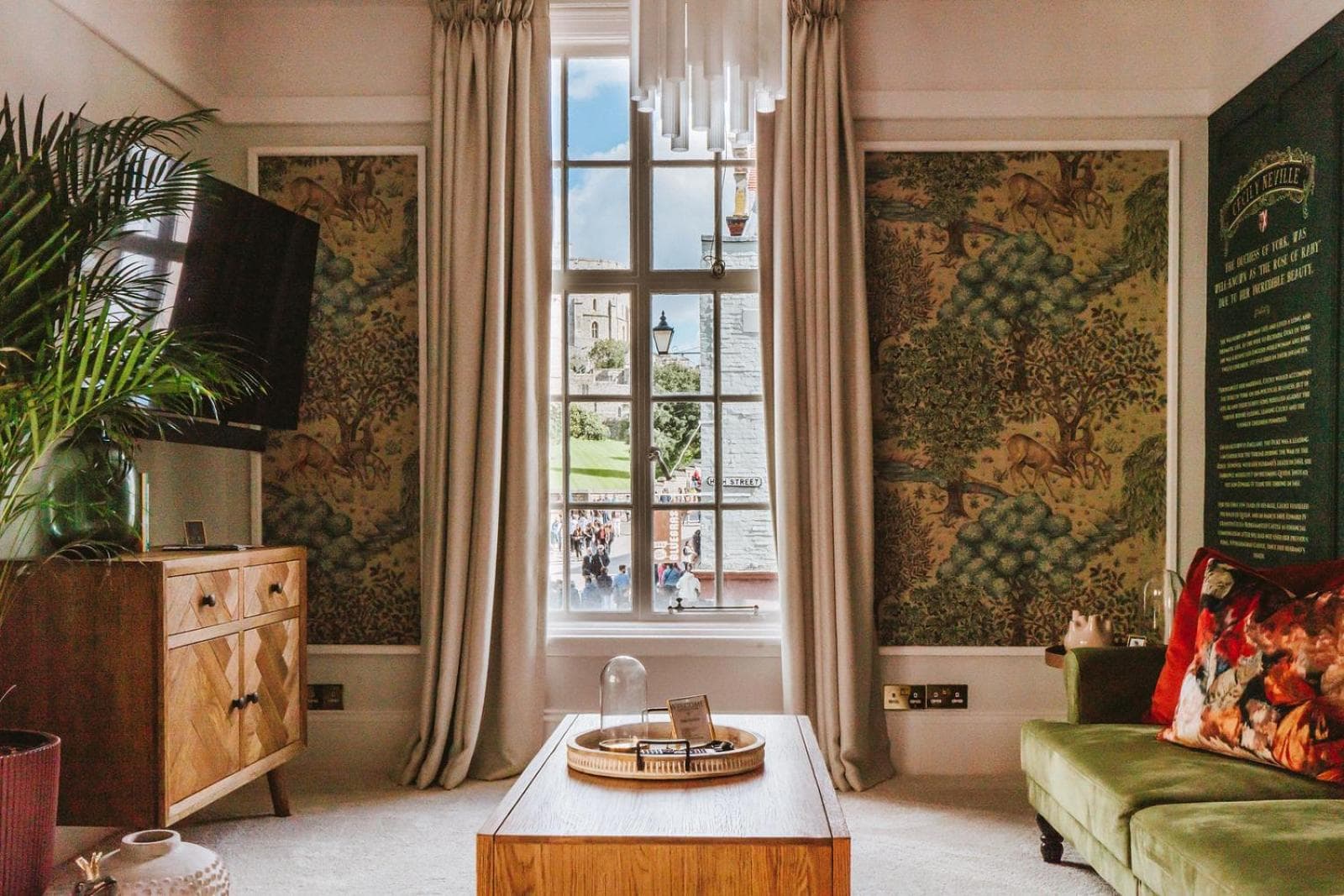 Luxury, Castle View Apartment Windsor Town Centre