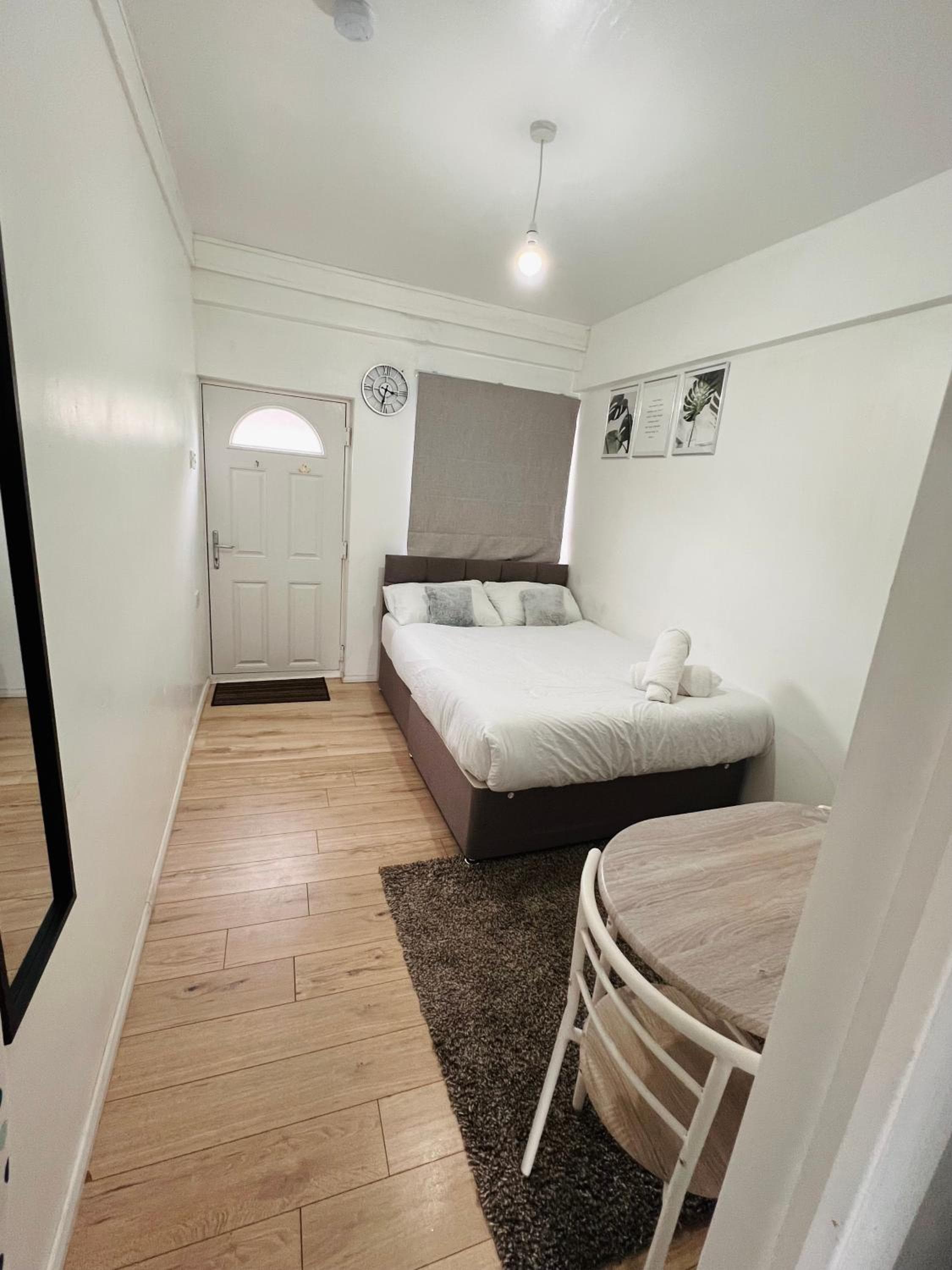 Stylish 2-Guest Studio with Netflix, Prime - FREE WIFI & FREE PARKING - Aroluchi Ville