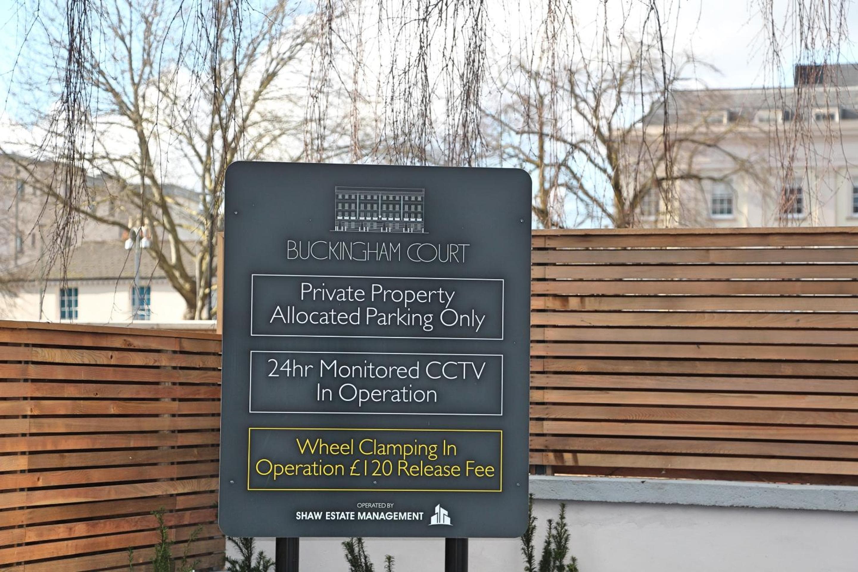Central Luxury Apartment with Parking