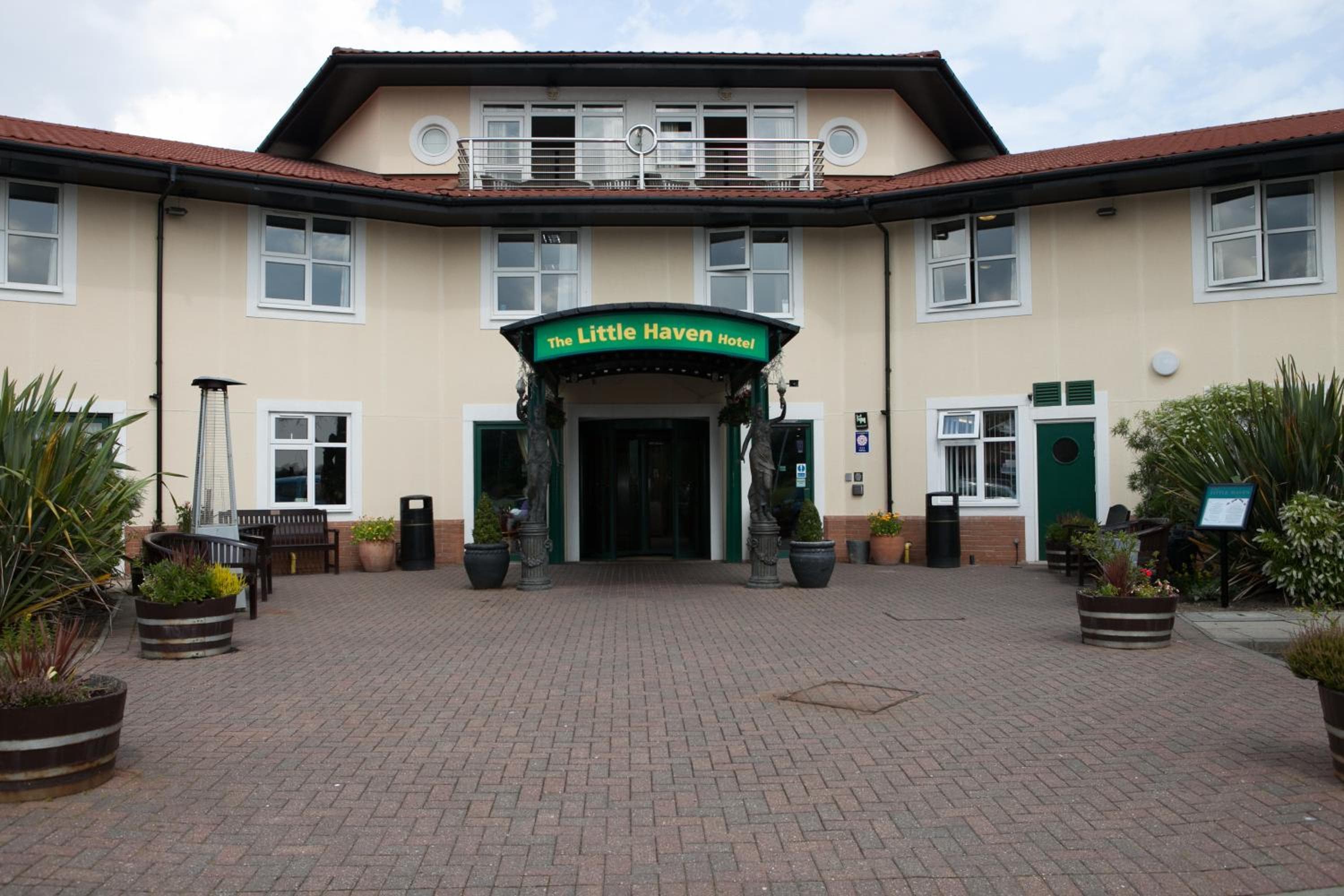 The Little Haven Hotel On The Beach 4