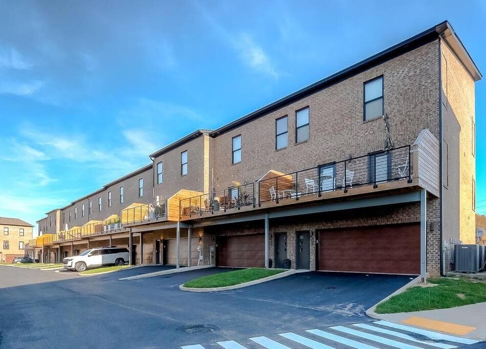 Luxurious 3 BR Distillery District Townhouse