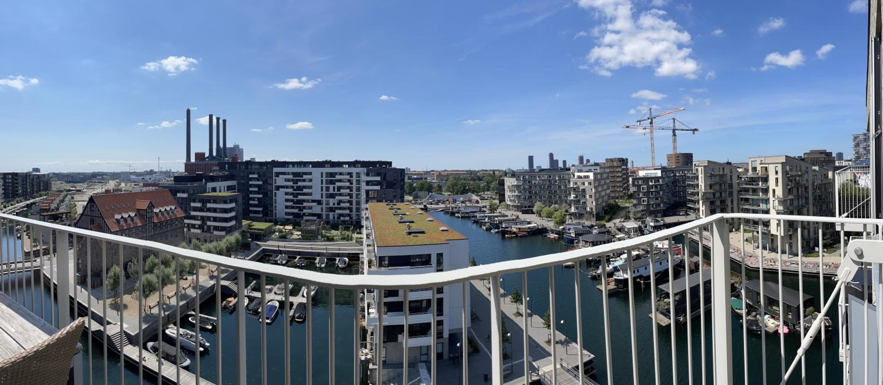 Luksuslejlighed på 7 sal med elevator, vestvendt altan og udsigt over havn og by