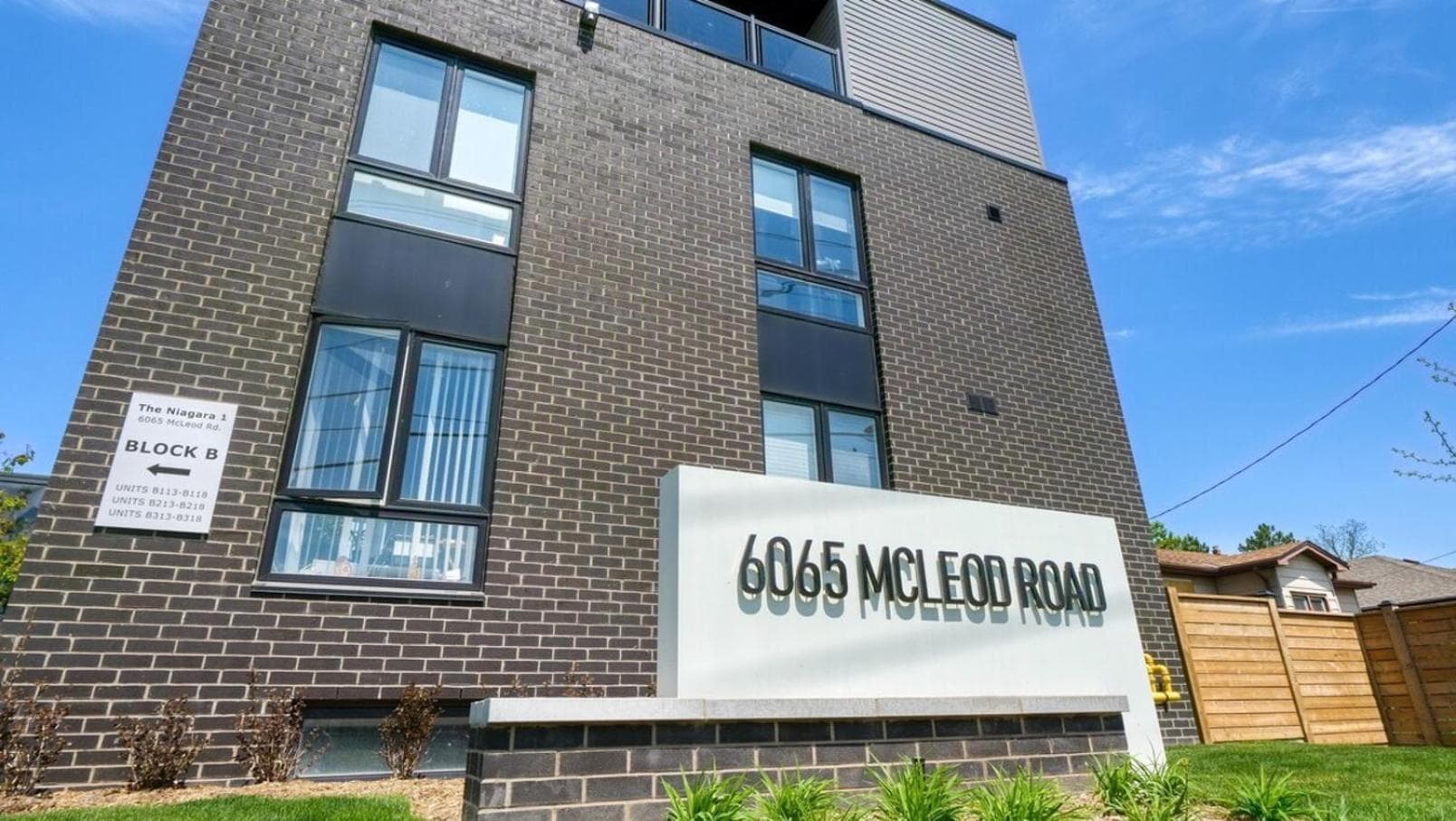 2br Boho Townhouse - Walk To Falls, Free Parking