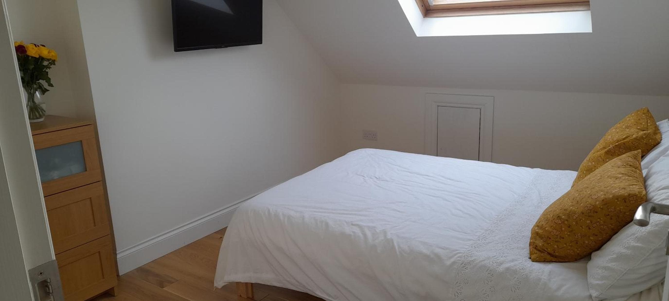 21KR Bed and Breakfast, close to beach, town centre and golf